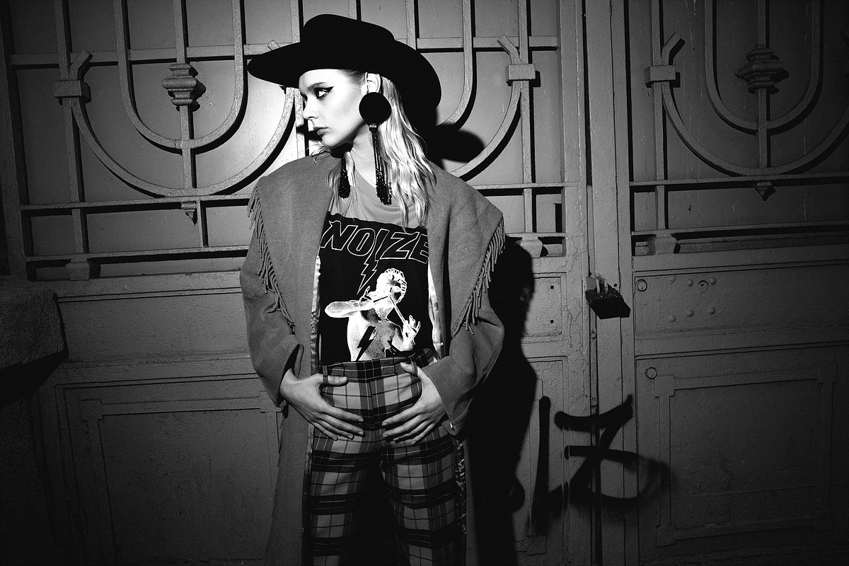 PUNK WESTERN — Look 13