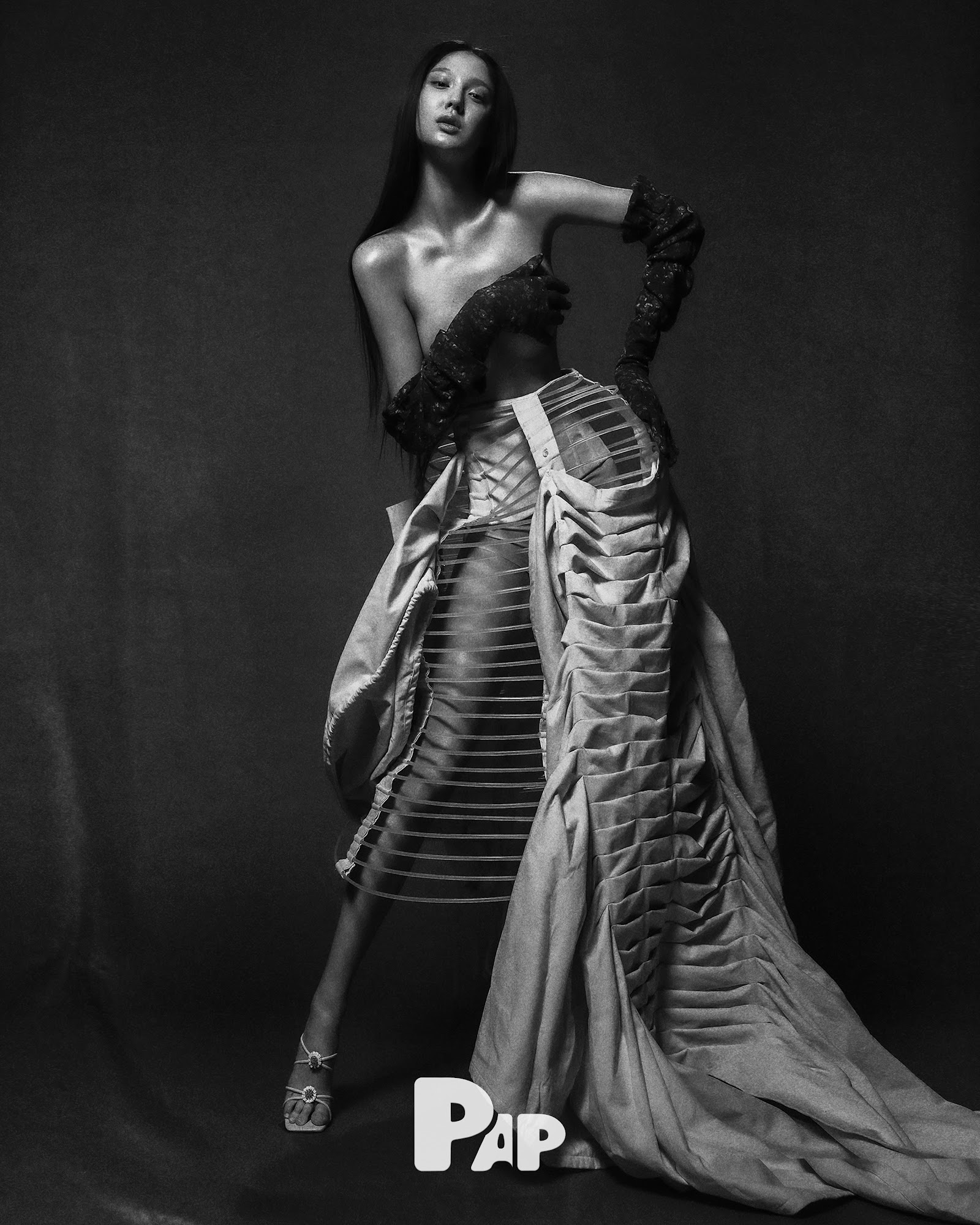 HERSTORY OF THE FLOWER — Look 15