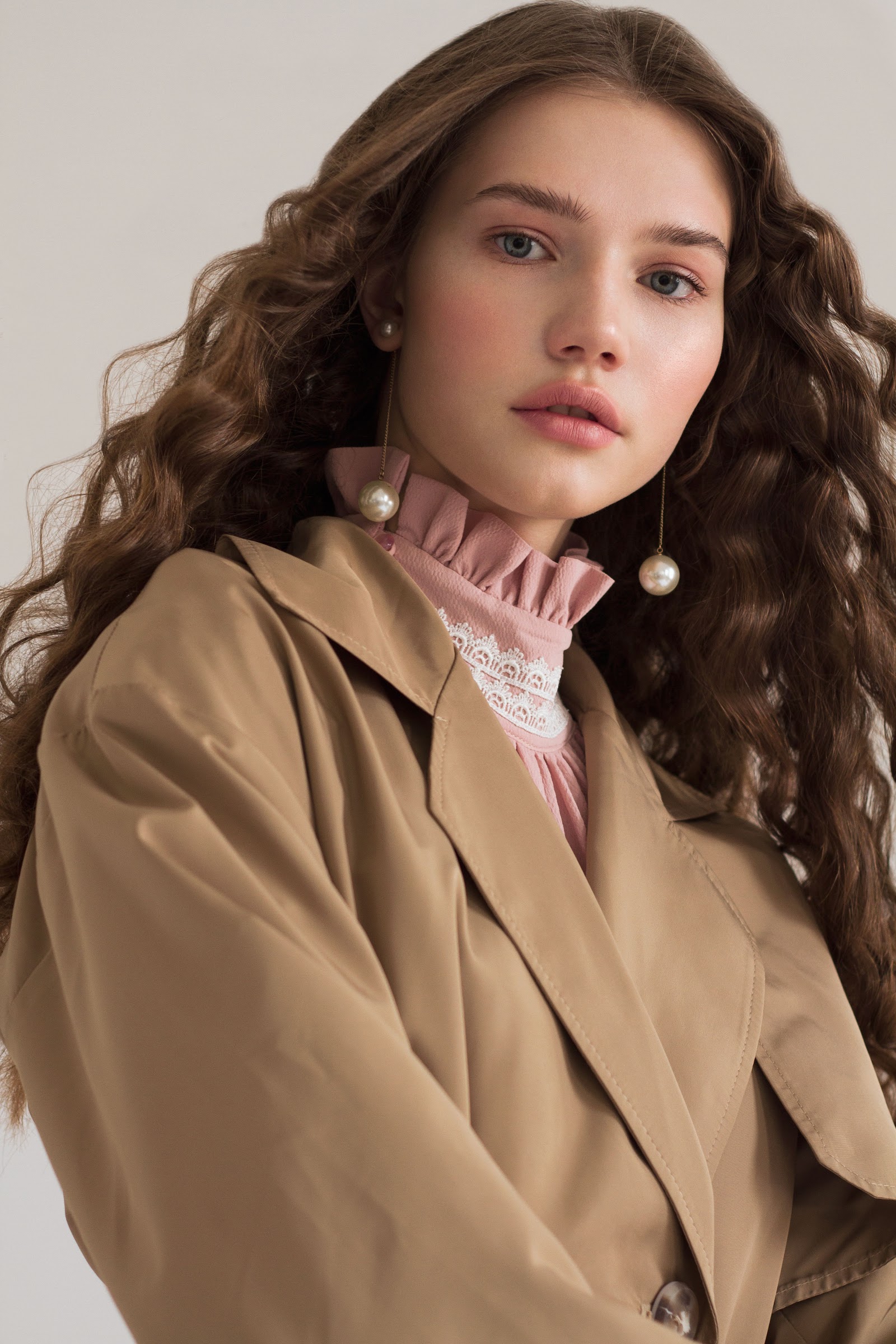 STEALING BEAUTY — Look 3