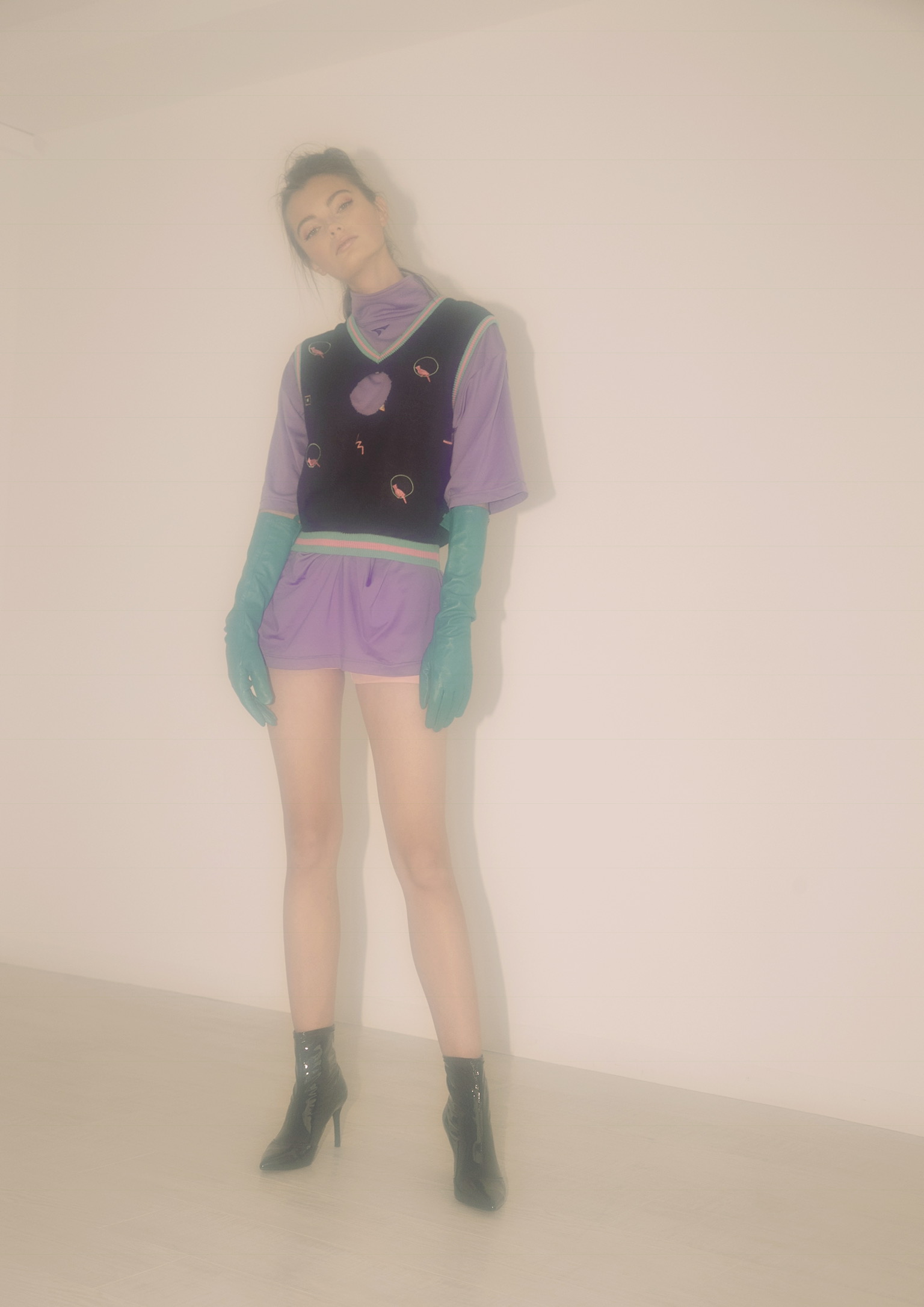 UNIVERSE — Look 4