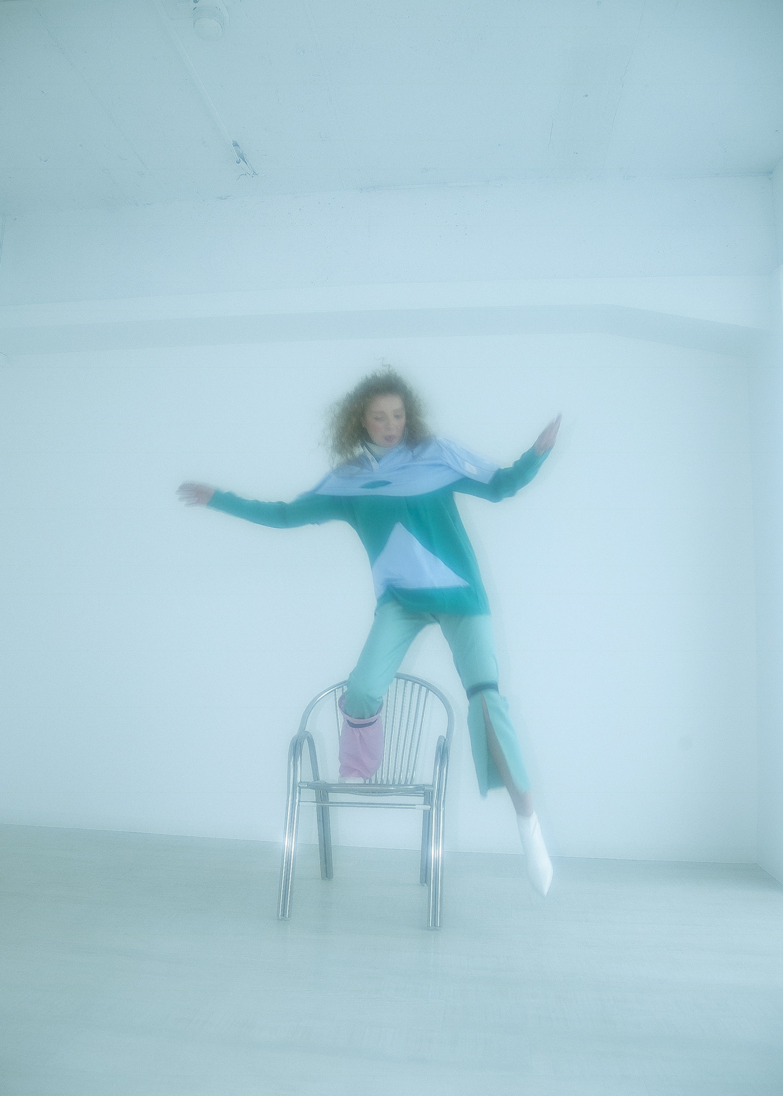 UNIVERSE — Look 5