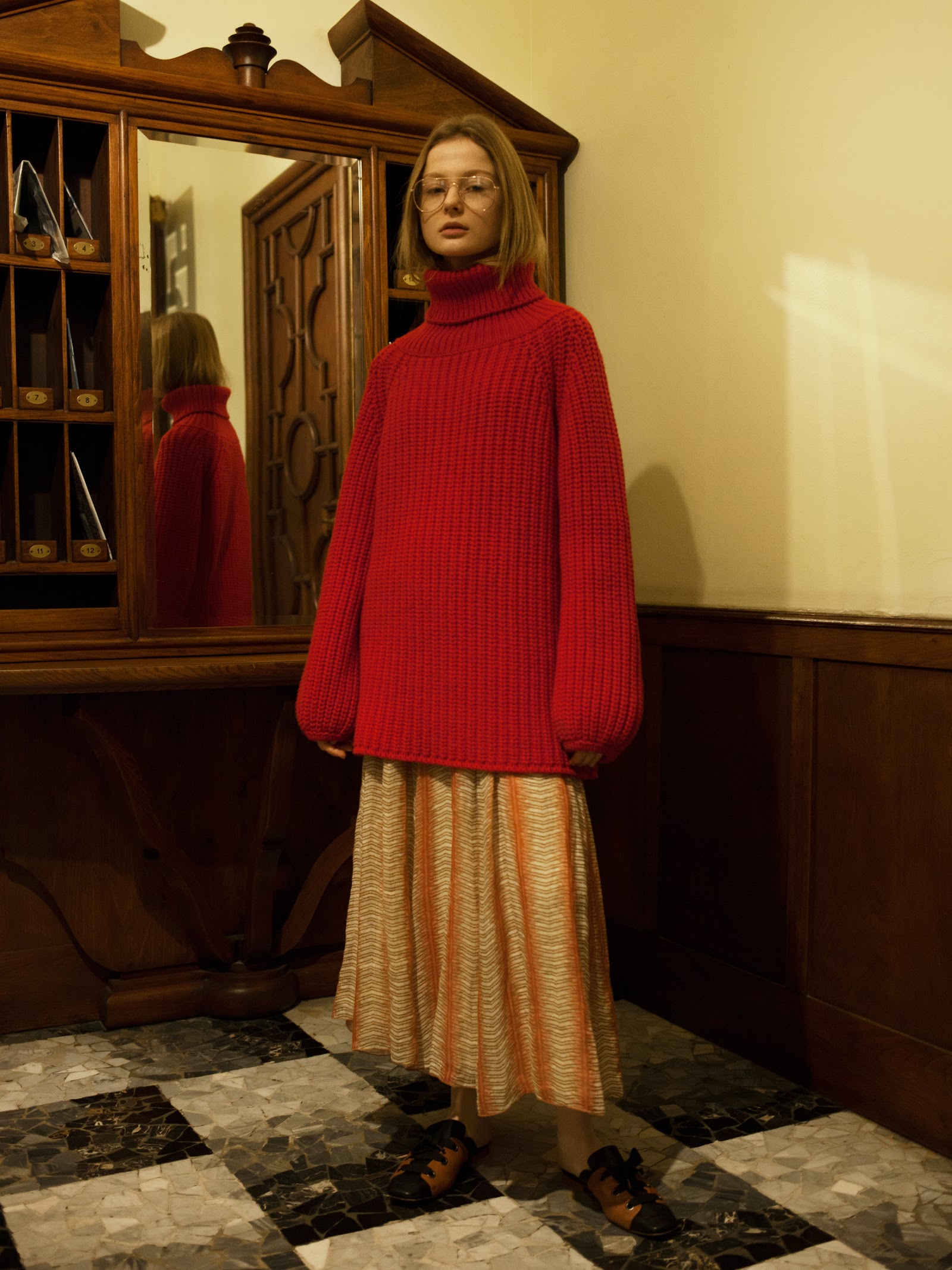LEAVING — Look 8