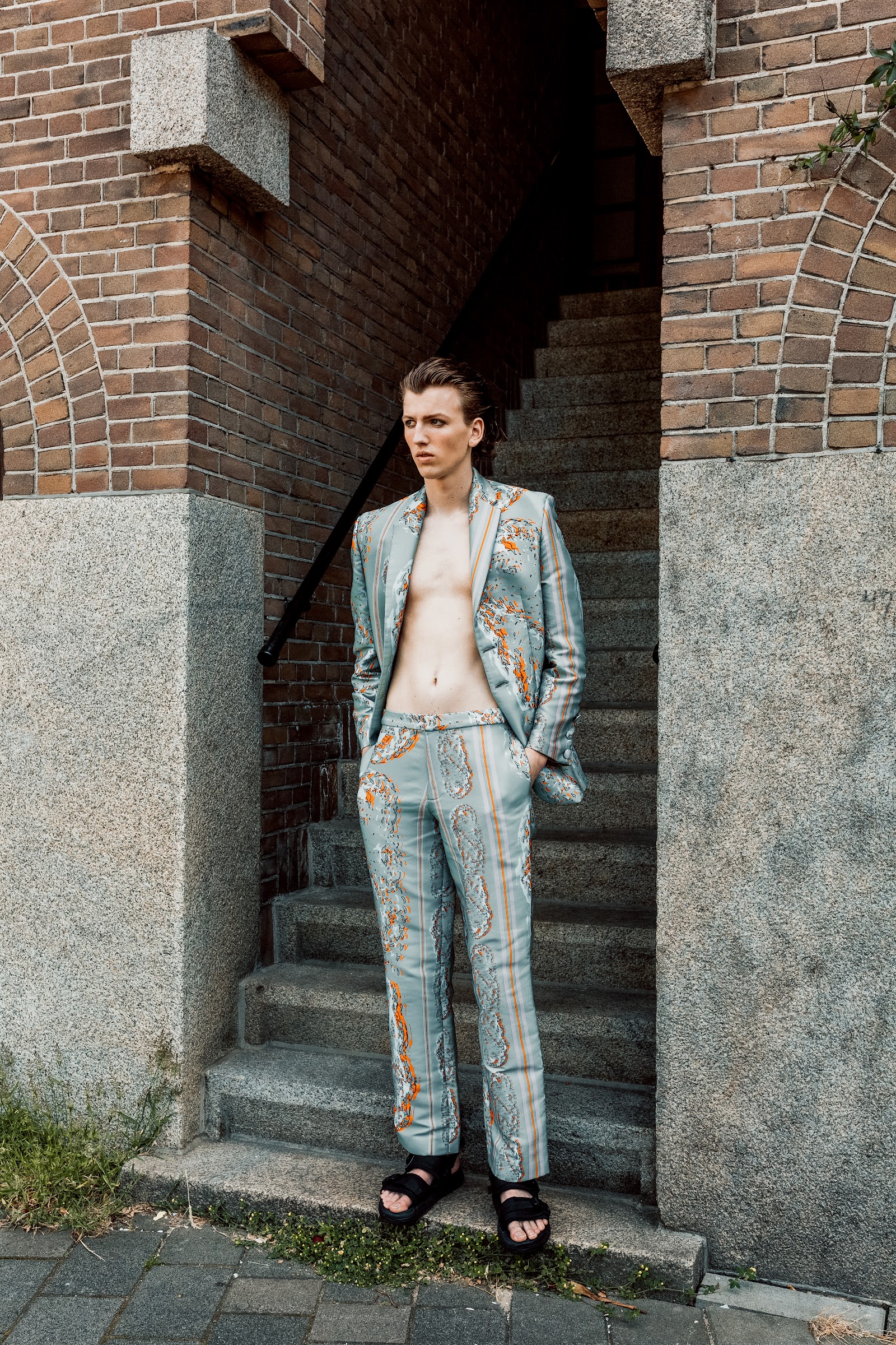 GOLDEN BOY — Look 3
