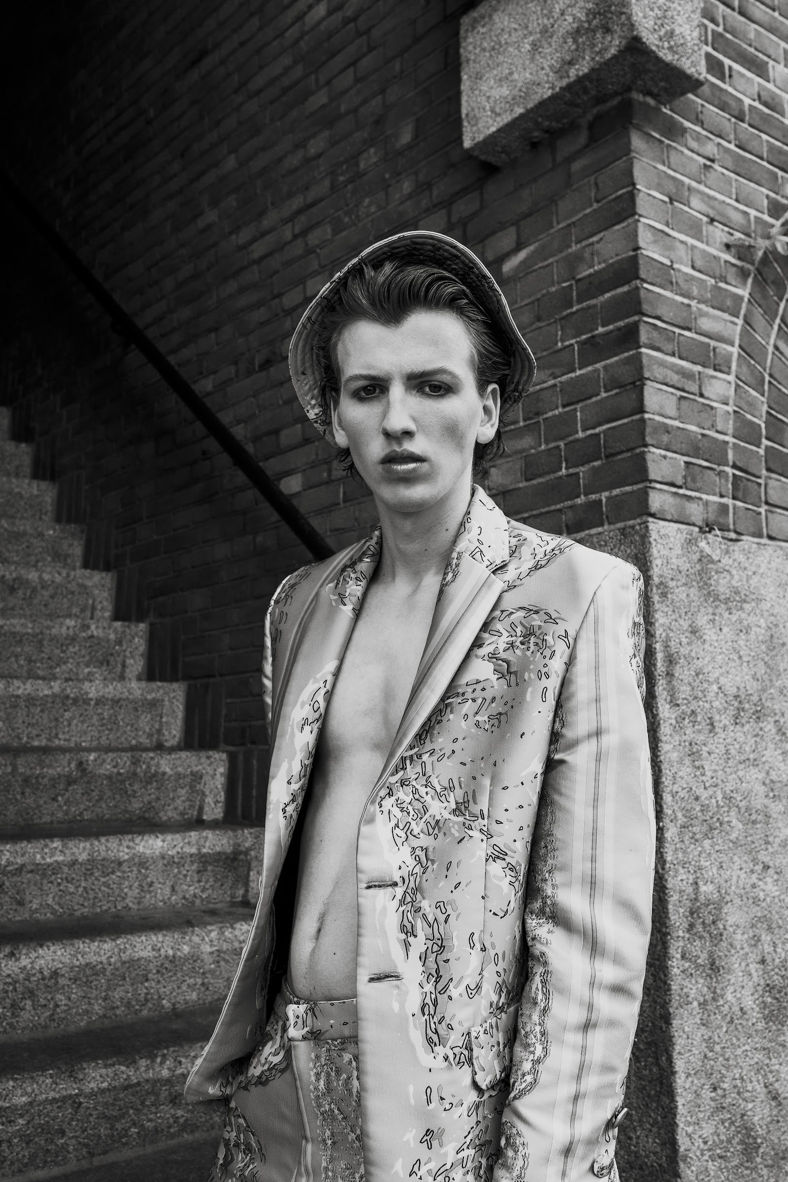 GOLDEN BOY — Look 4