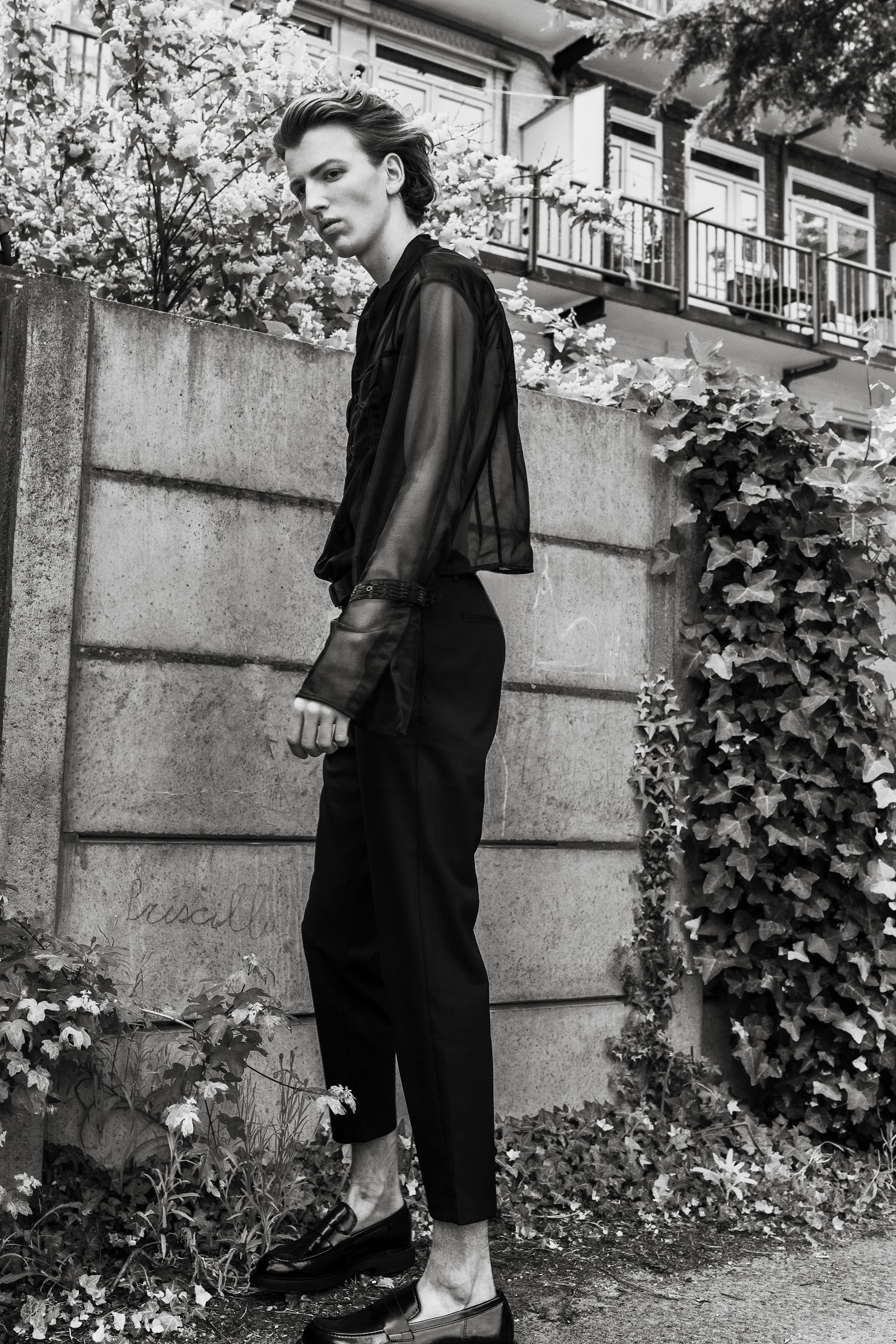 GOLDEN BOY — Look 5