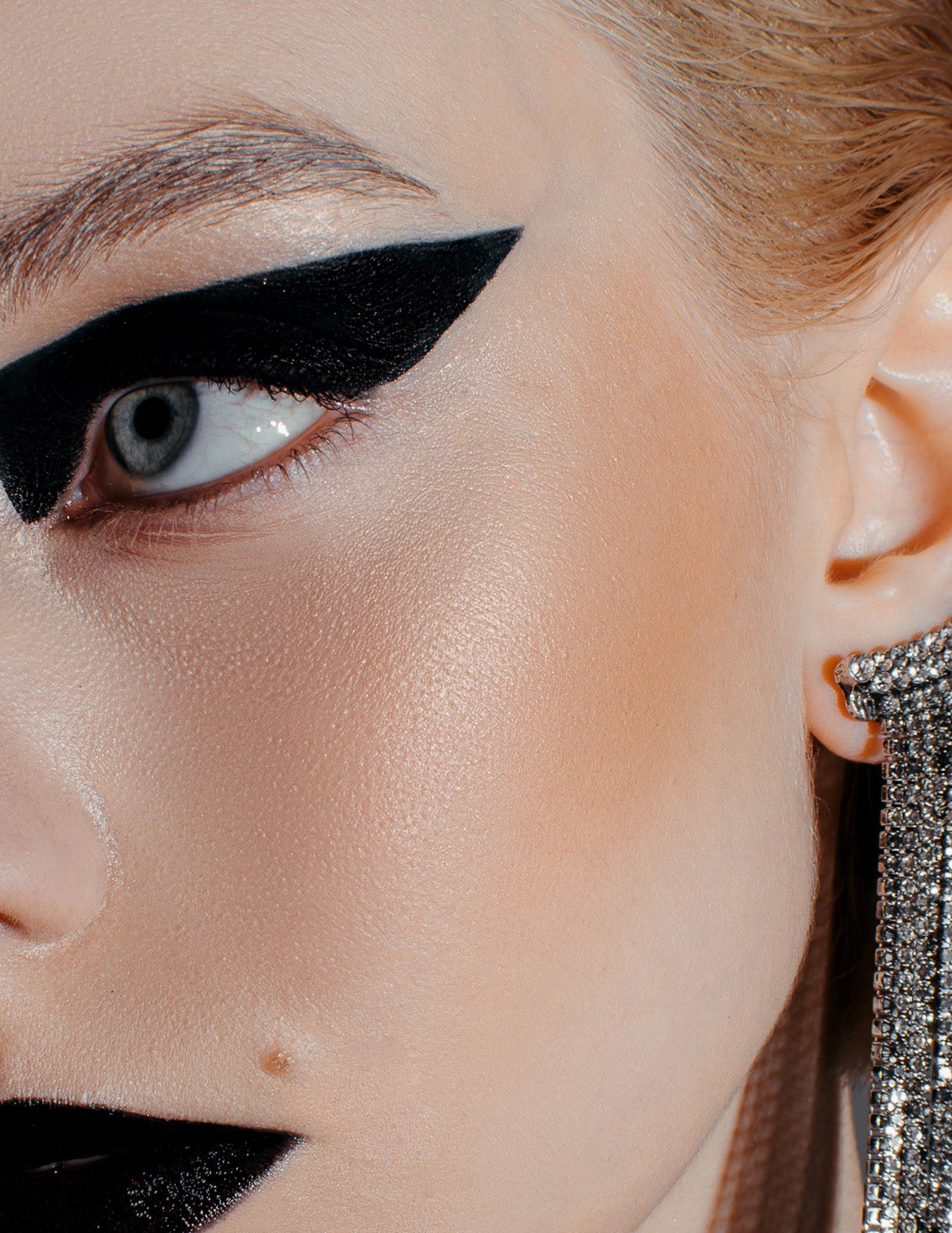 GRACEFUL VISIT — Look 3