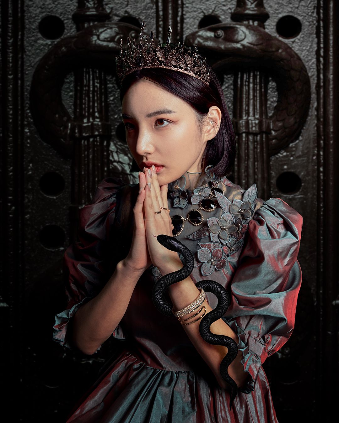 URBAN SNOW WHITE — Look 12