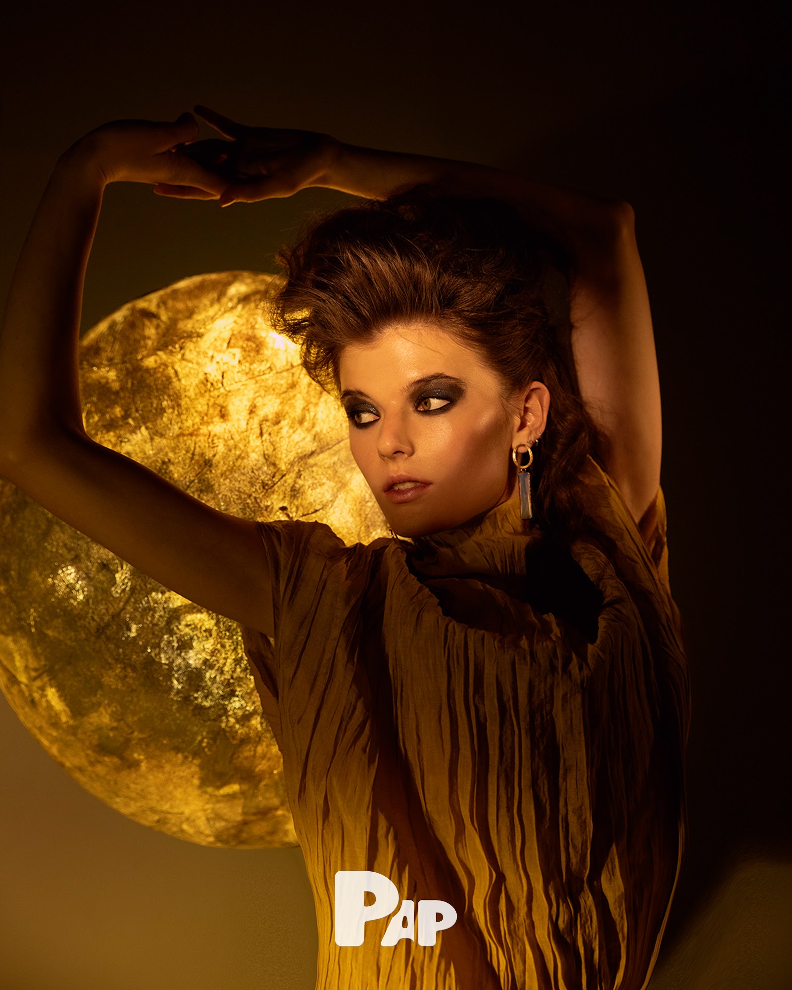 MOON — Look 2