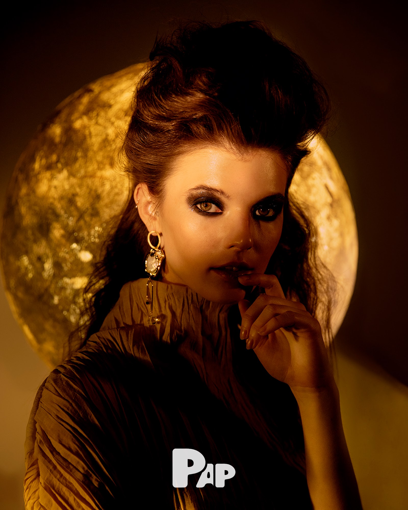 MOON — Look 3