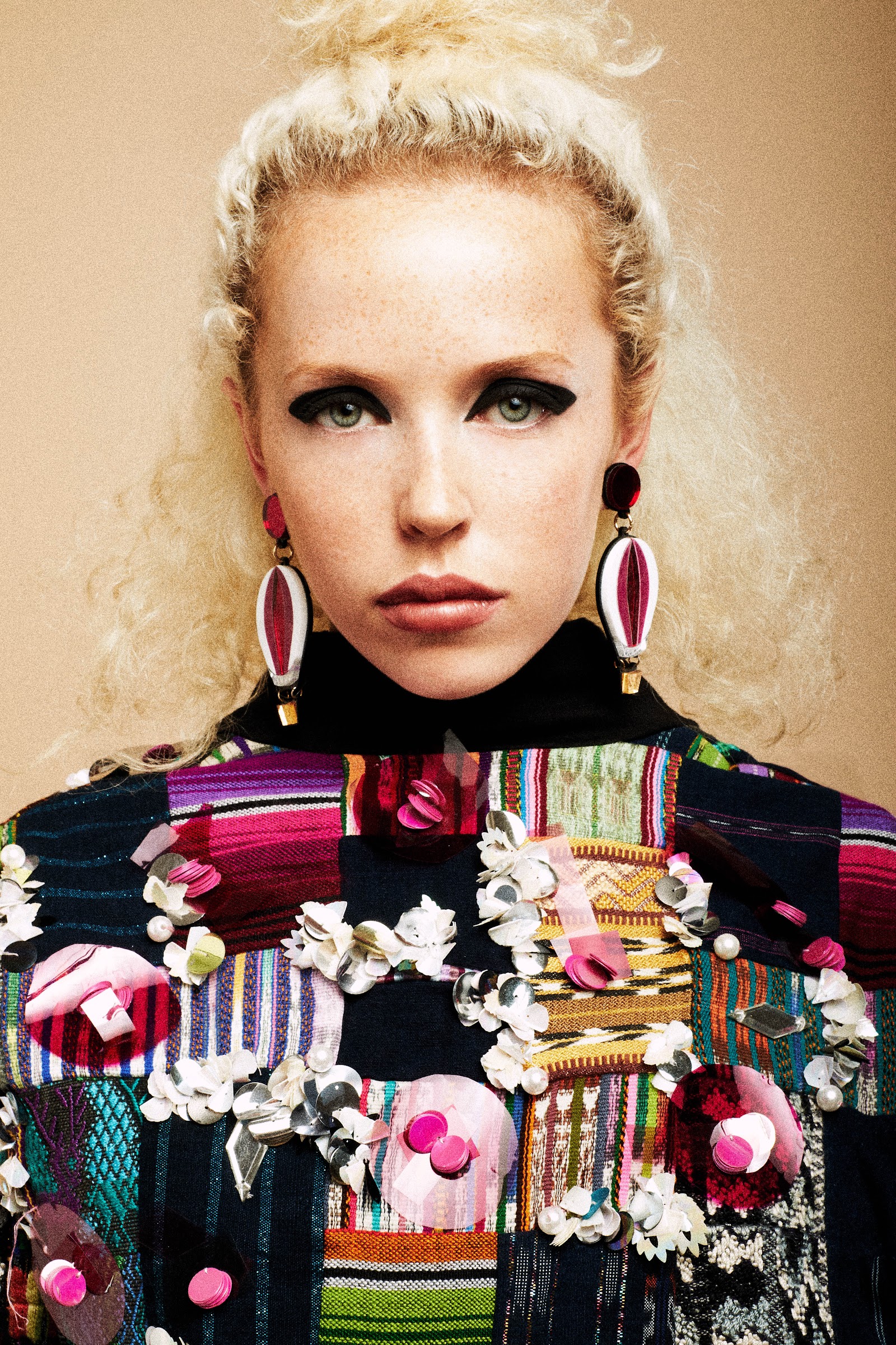 PLASTIC PLANET — Look 14