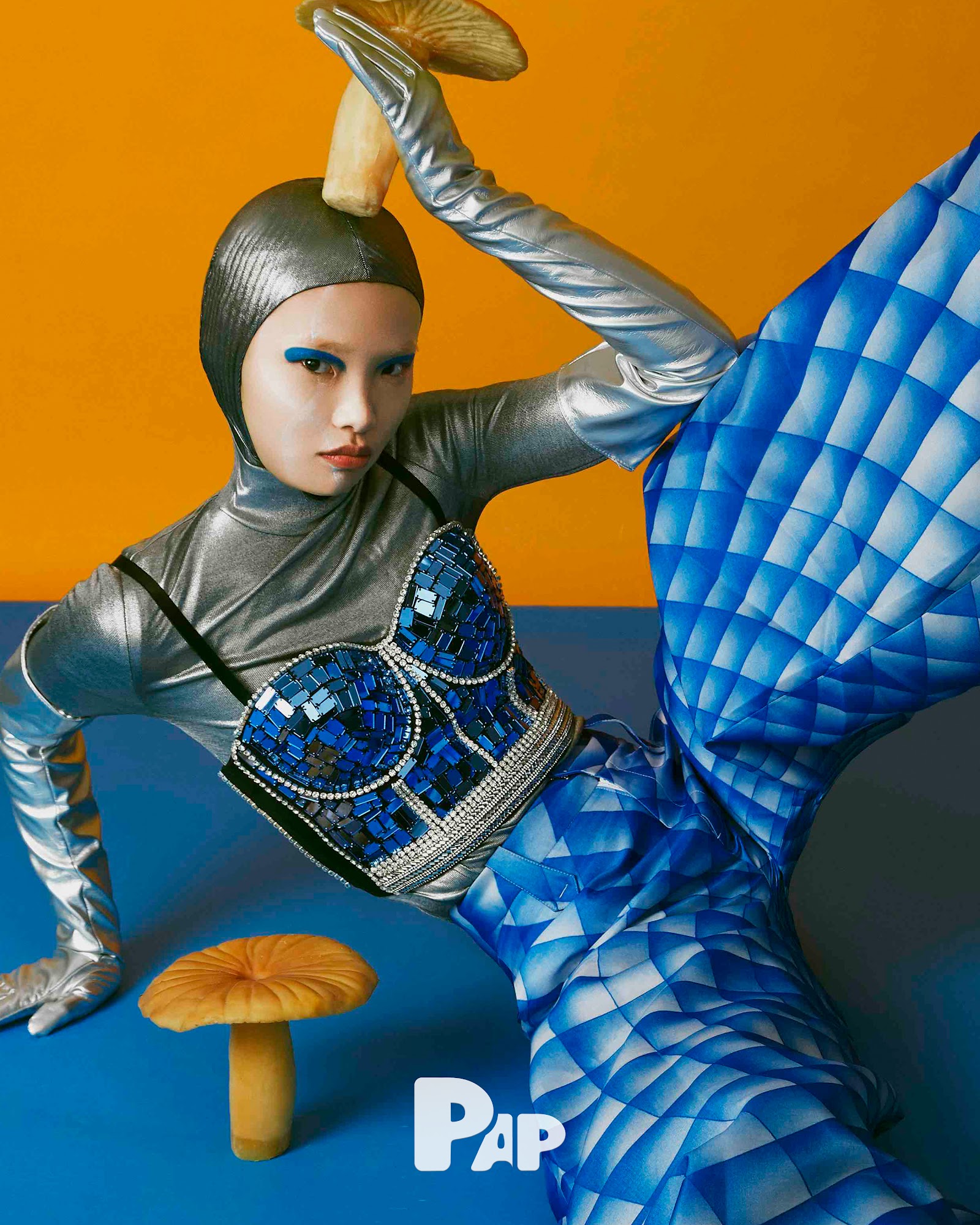UNCONVENTIONALITY — Look 10