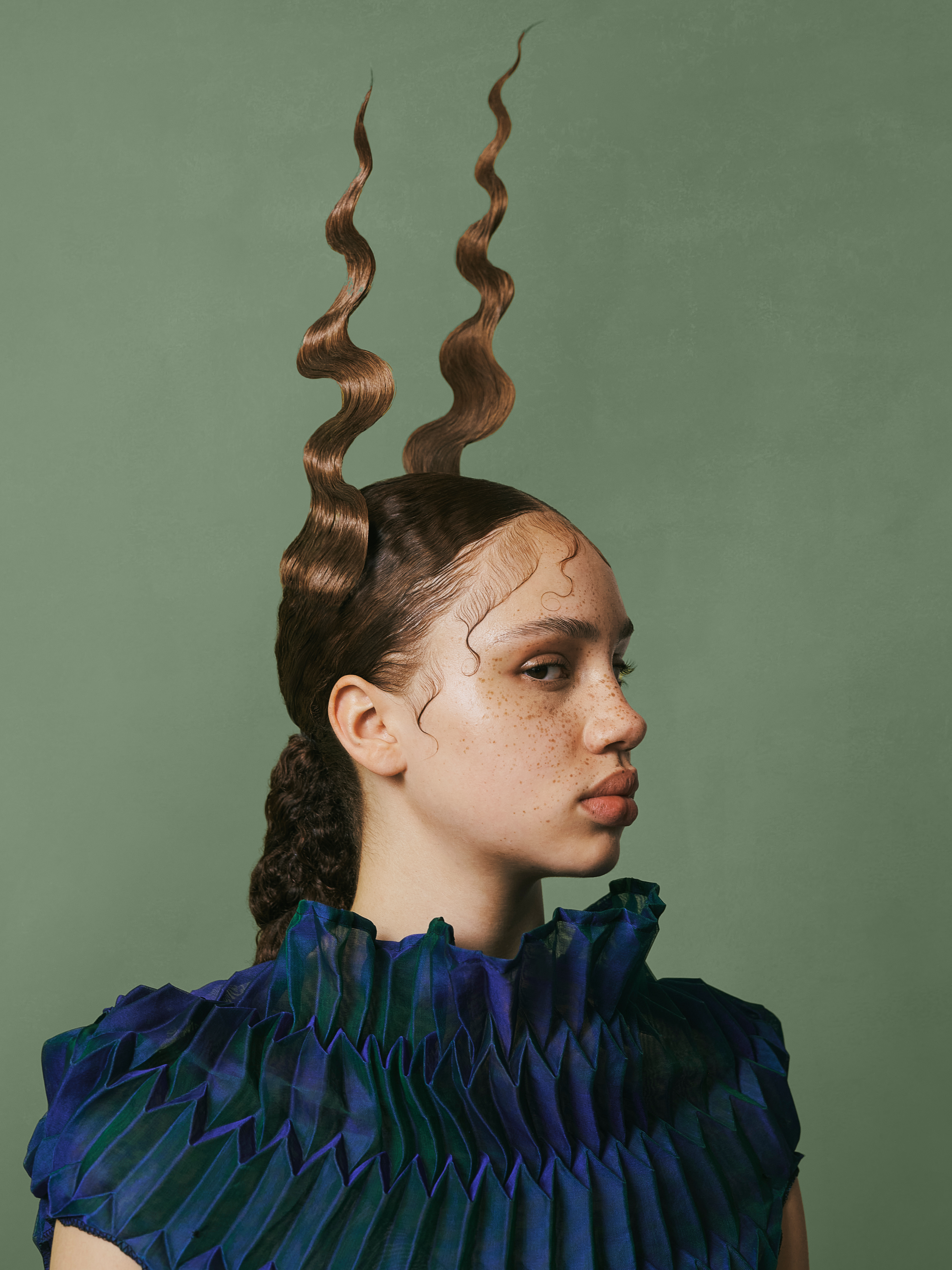 LOOK CLOSER — Look 7