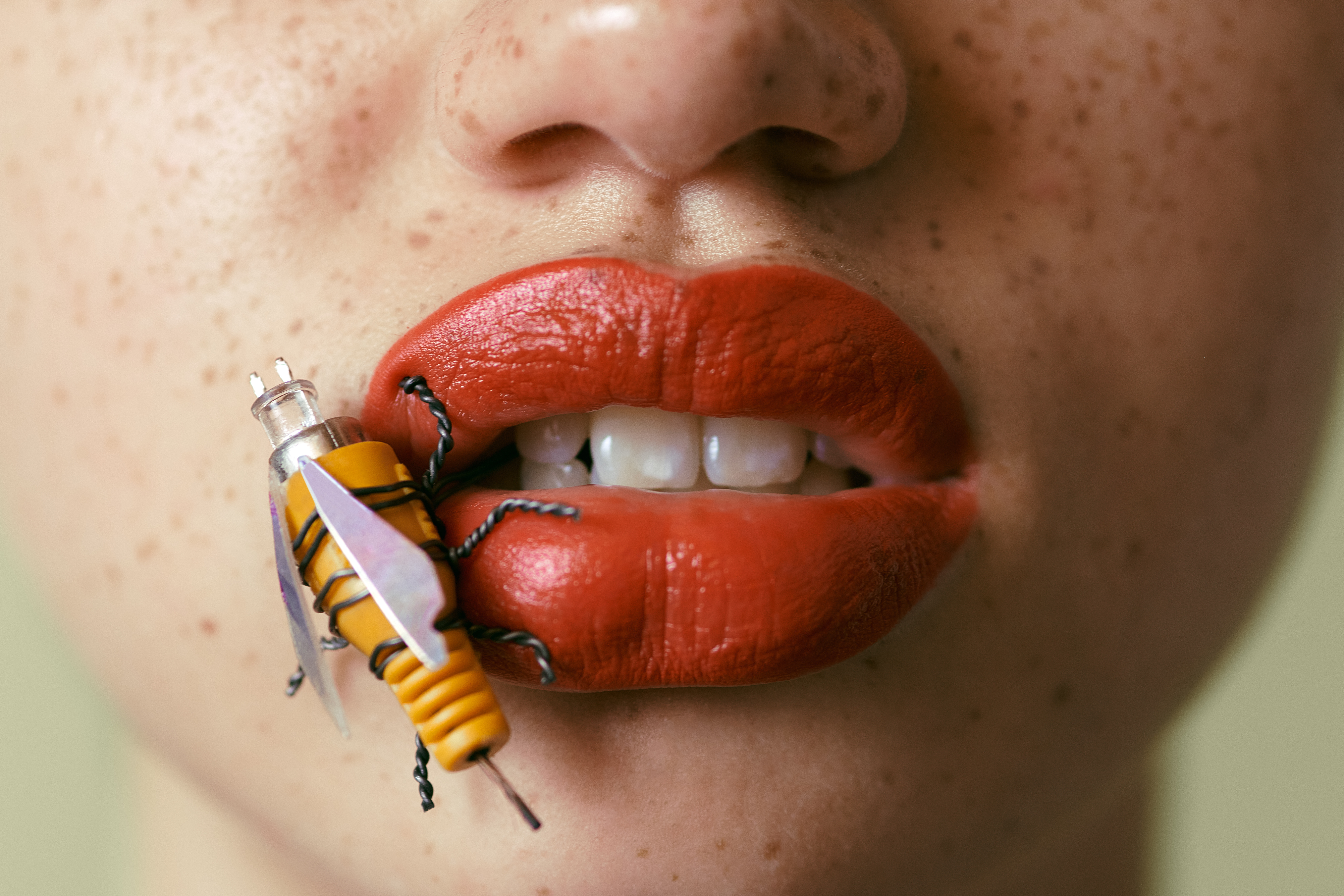 LOOK CLOSER — Look 10