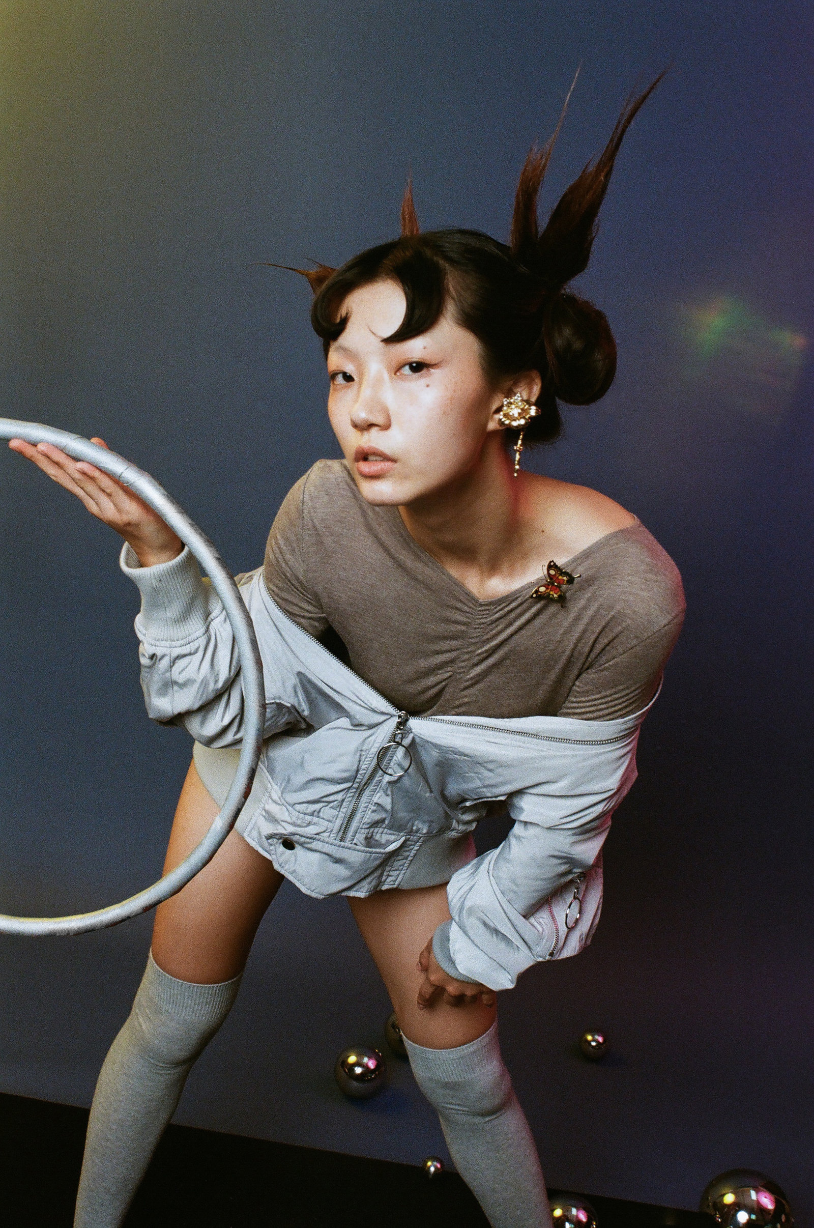 OUTLAND — Look 5