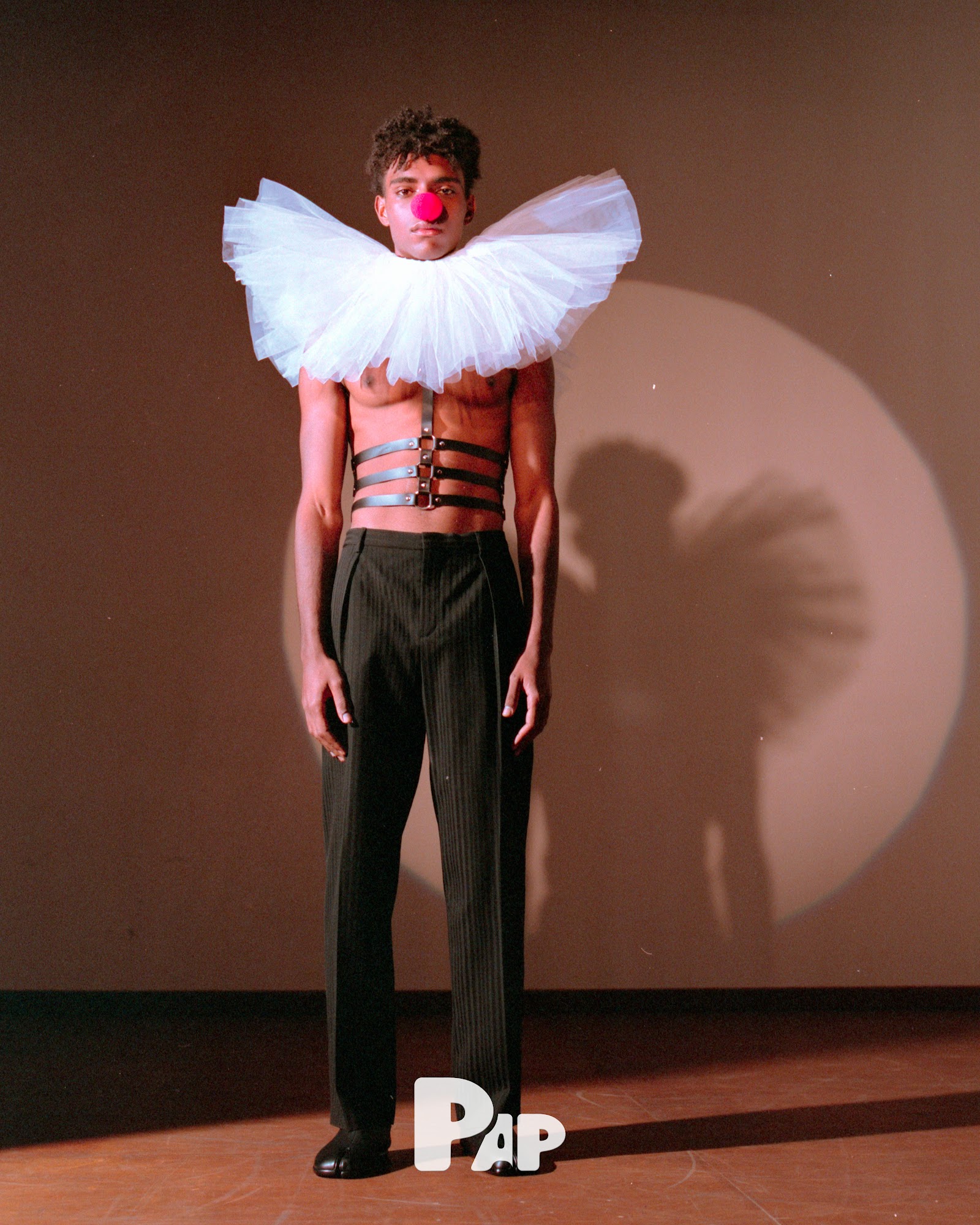 UNDER THE SPOTLIGHT — Look 4