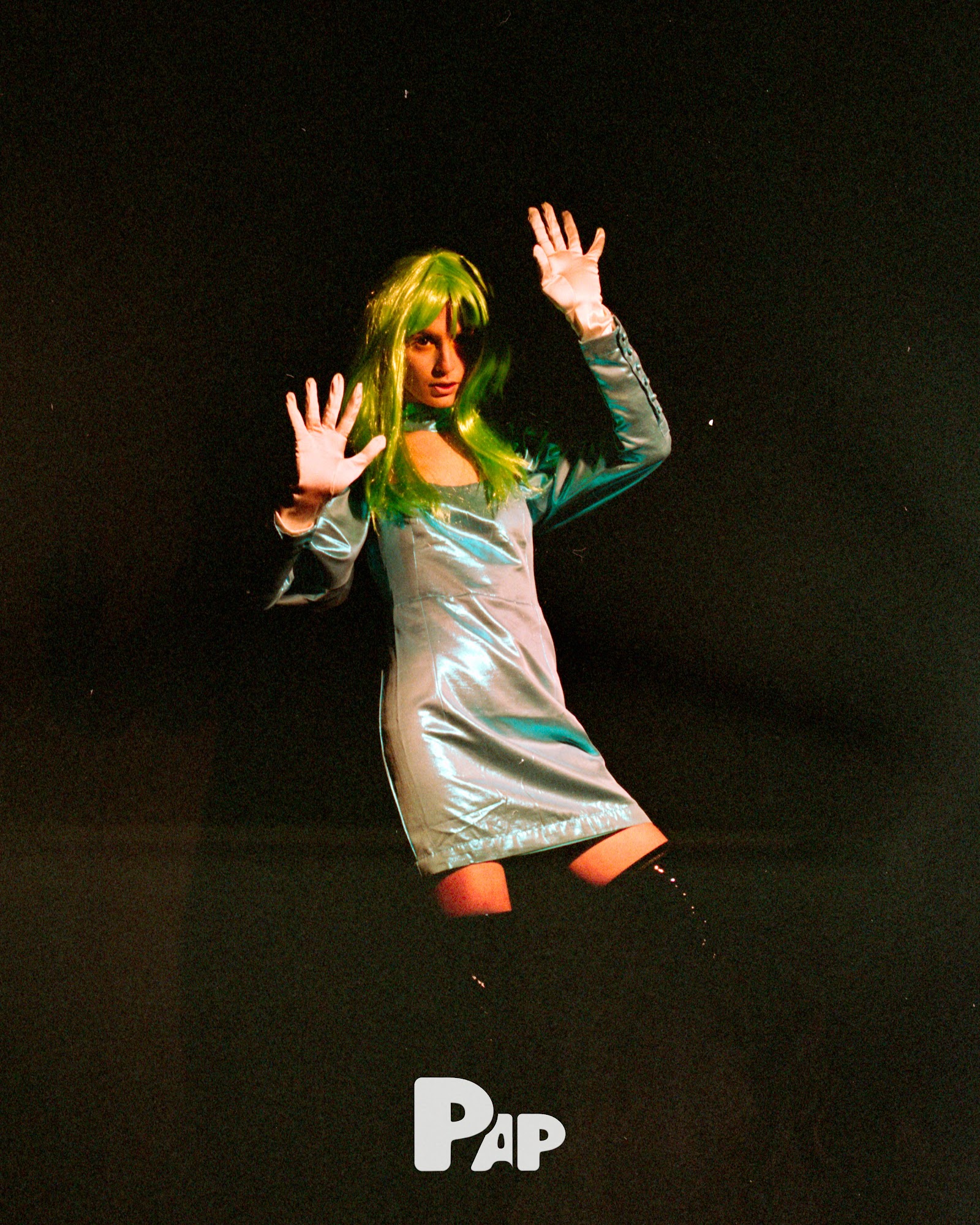 UNDER THE SPOTLIGHT — Look 11