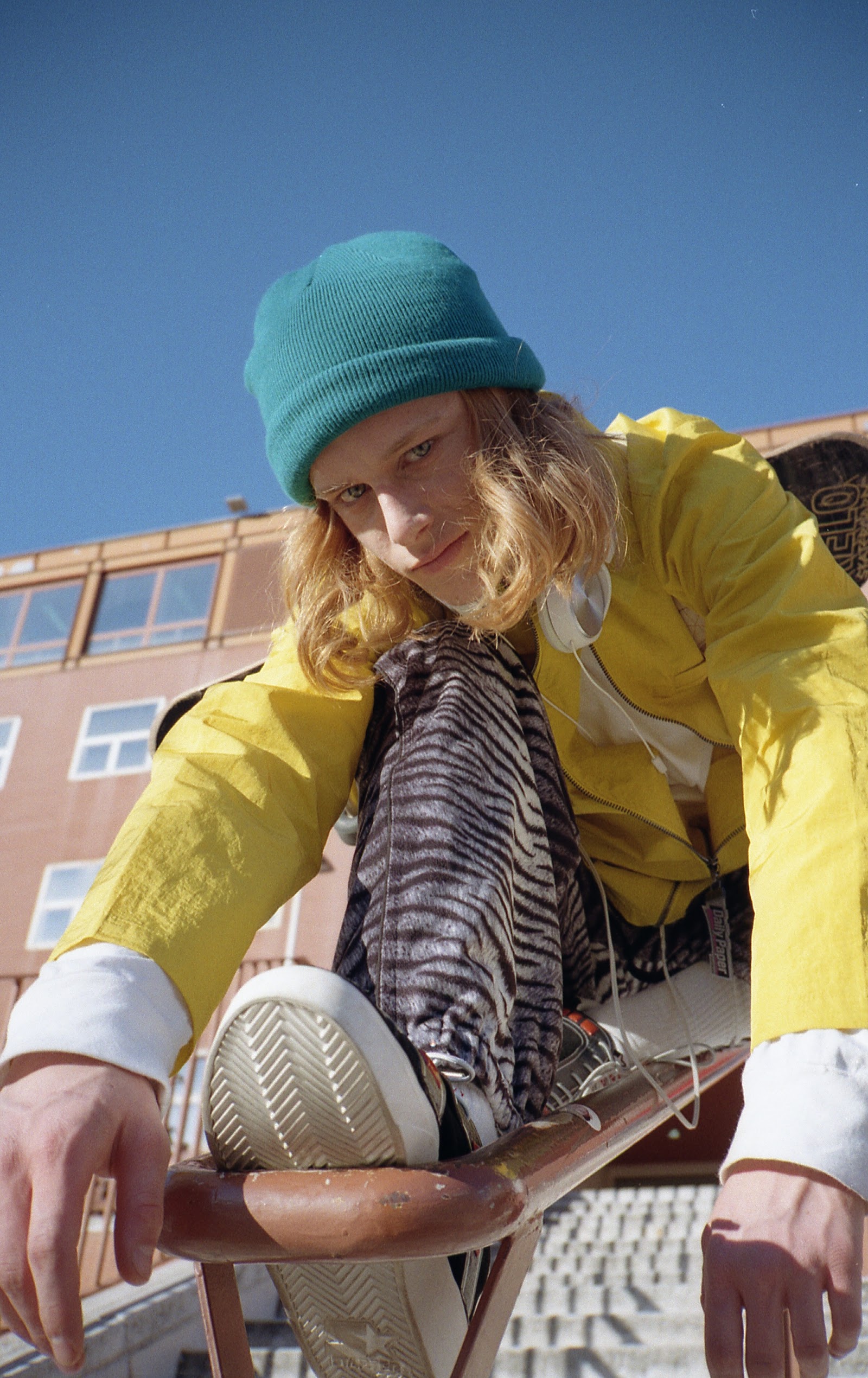 REBEL YOUNG — Look 14