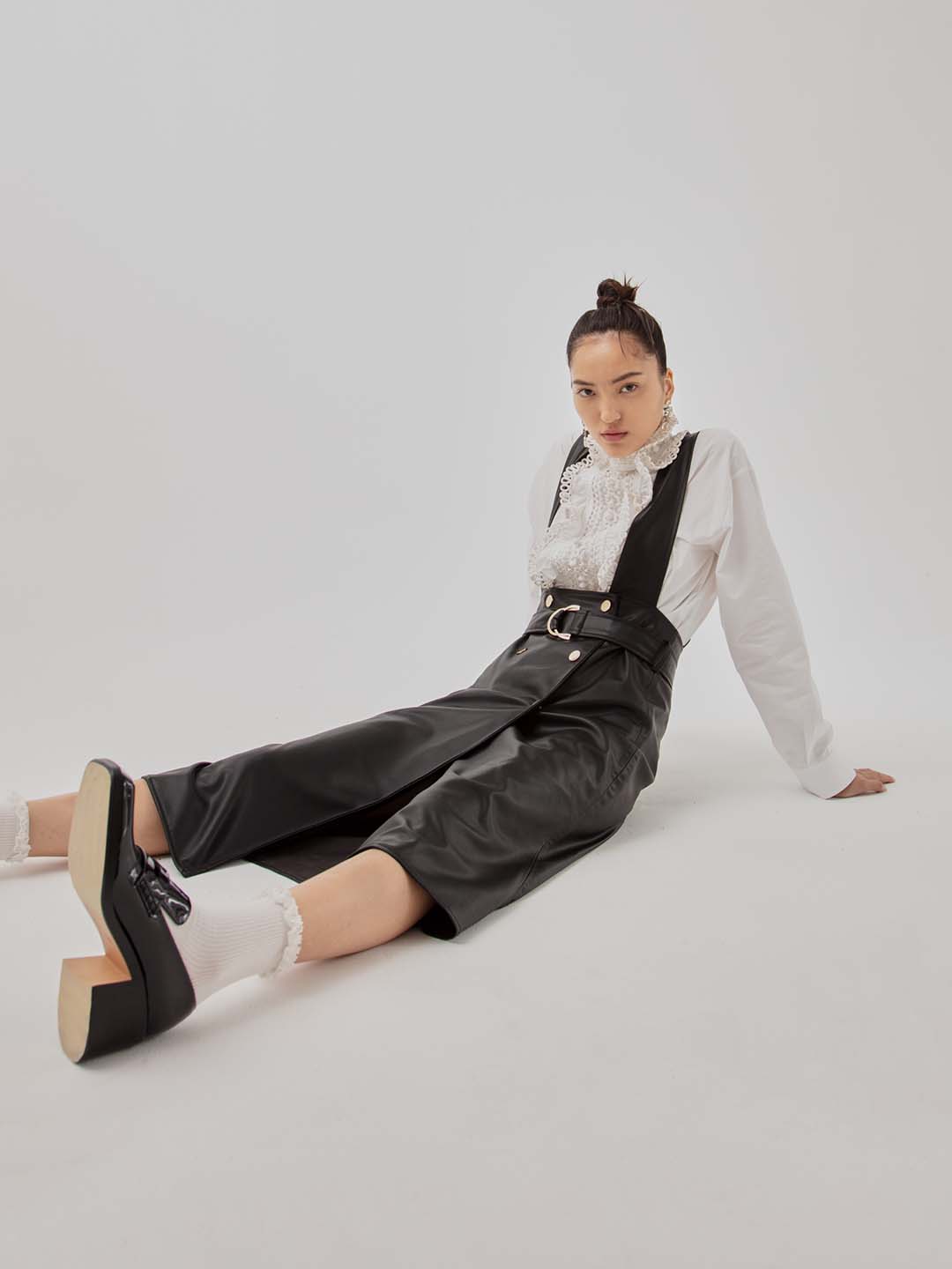 INVISIBLE GAME — Look 6