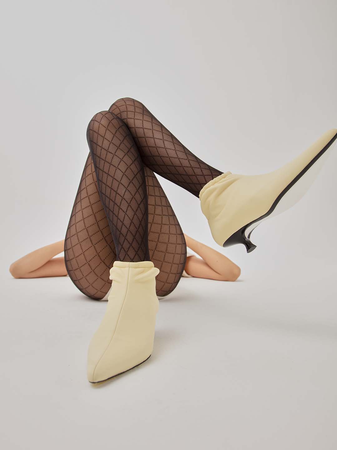 INVISIBLE GAME — Look 8