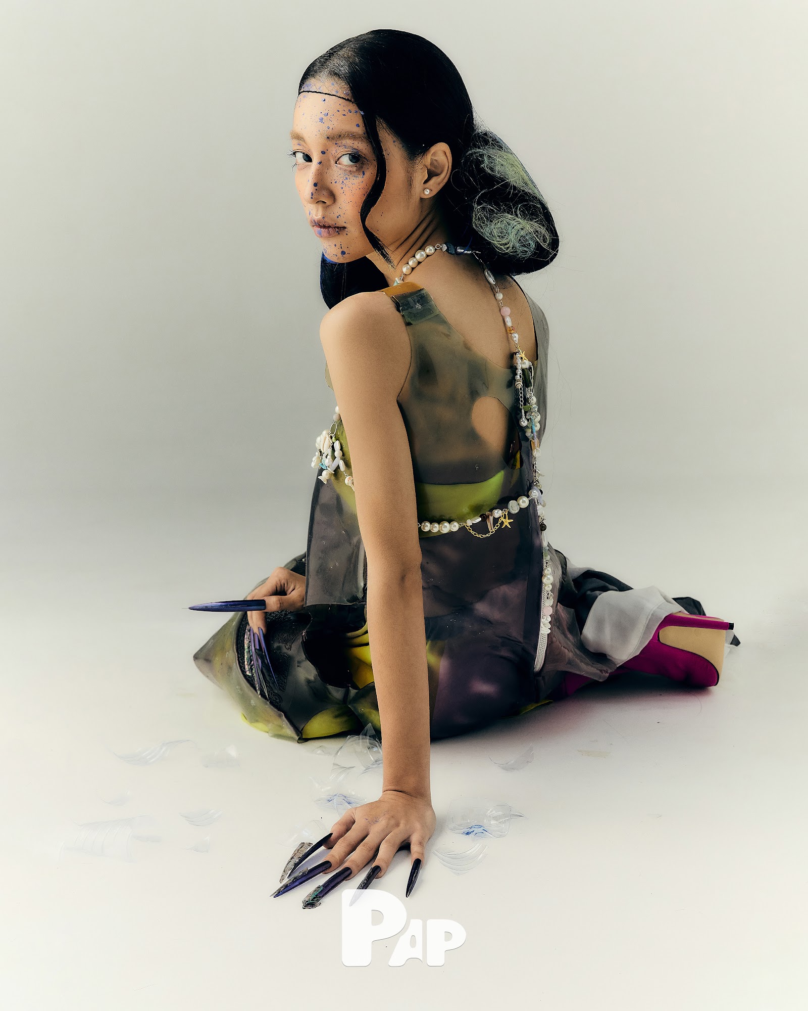 FISHERWOMEN — Look 9