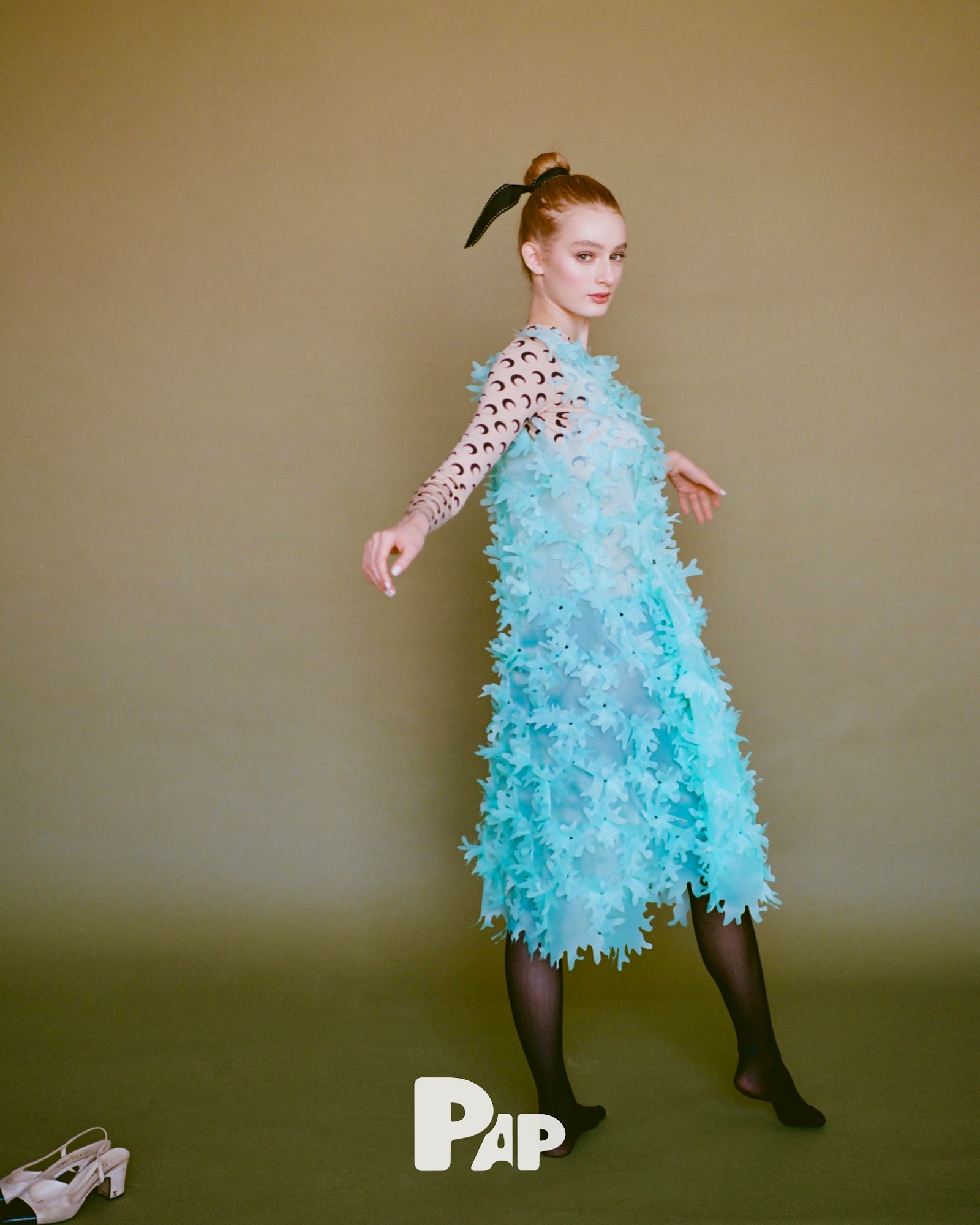 A GRAND GESTURE — Look 9