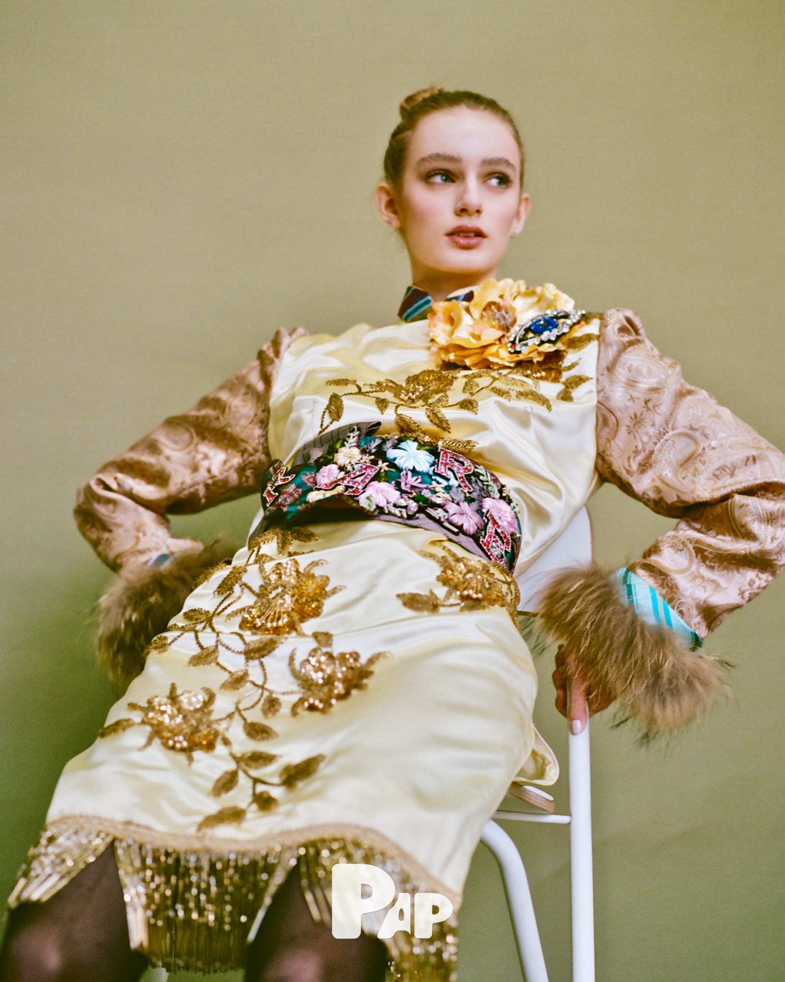 A GRAND GESTURE — Look 10