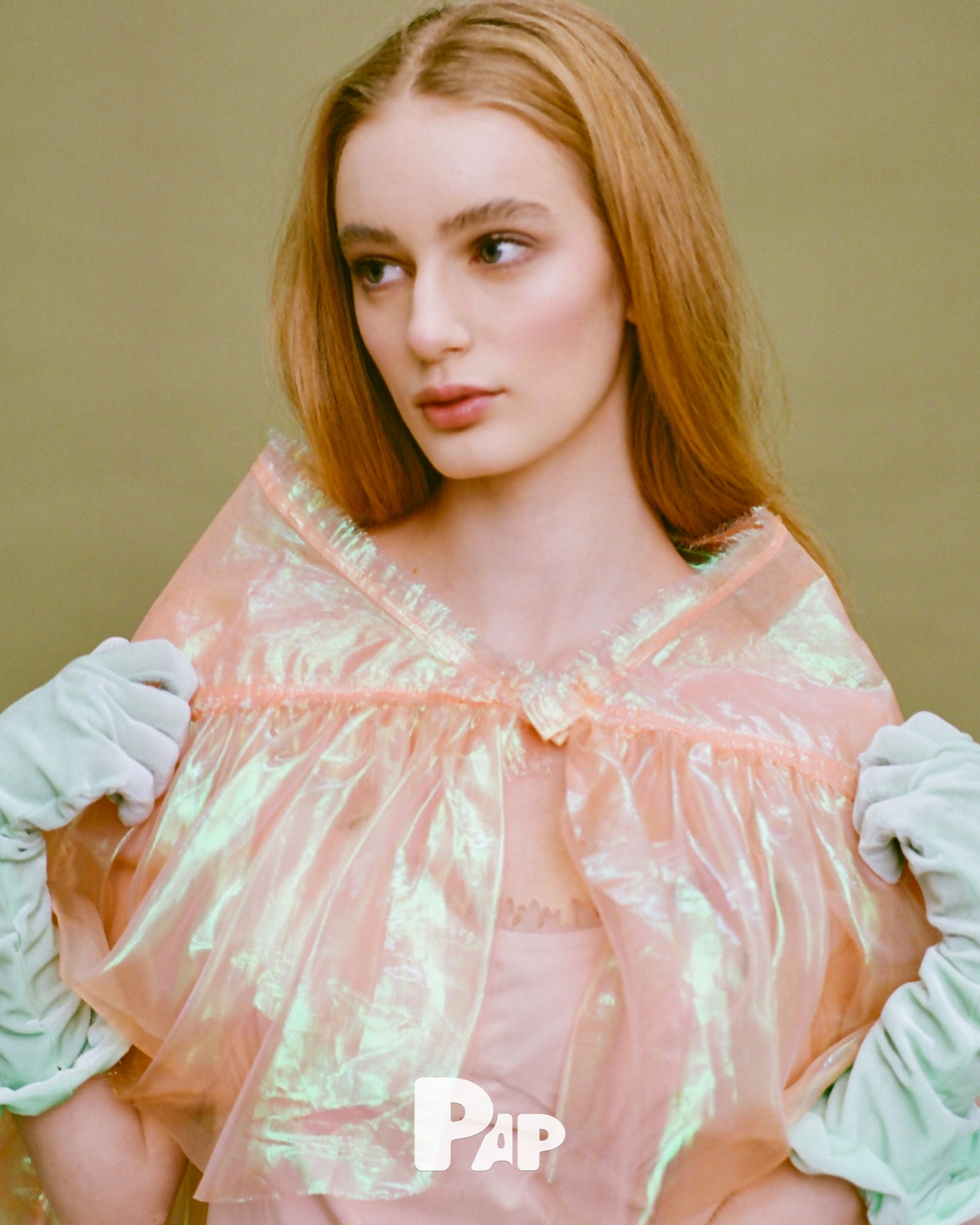 A GRAND GESTURE — Look 11