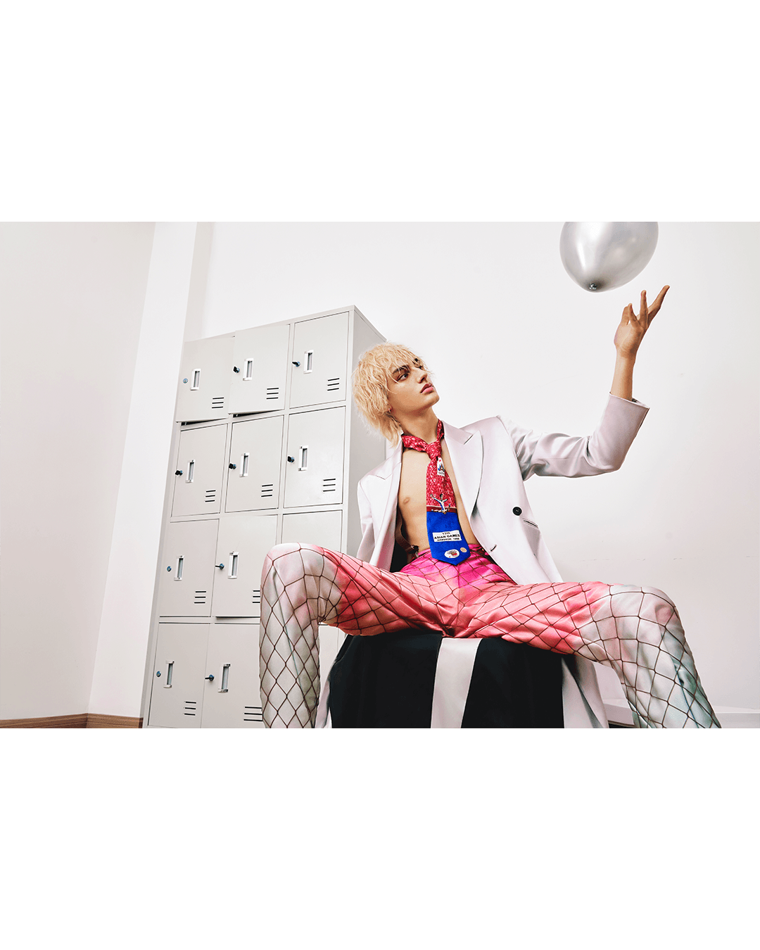Balloon Tennis from 9 to 5 — Look 18