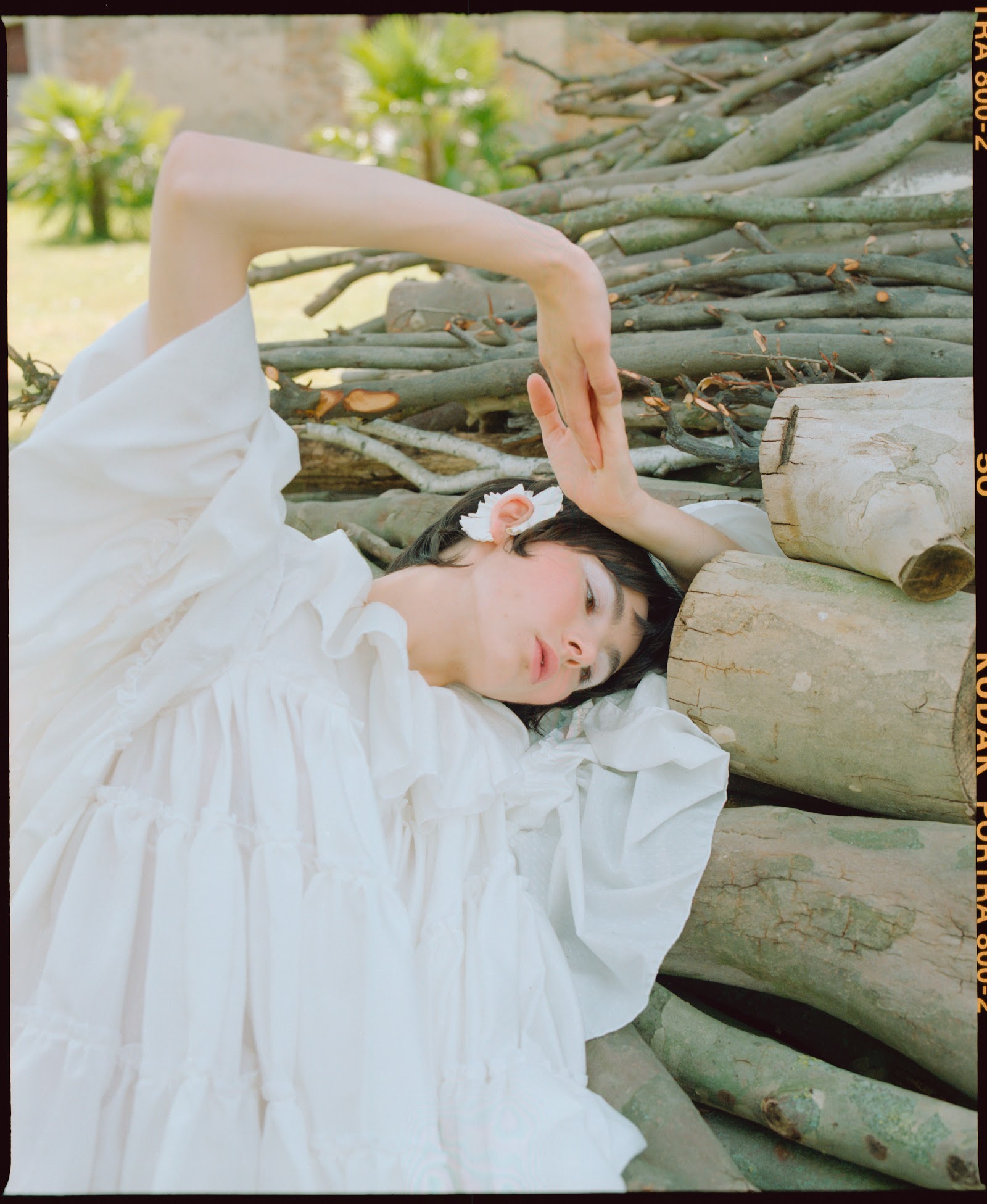 WHITE AND NAIVE — Look 4
