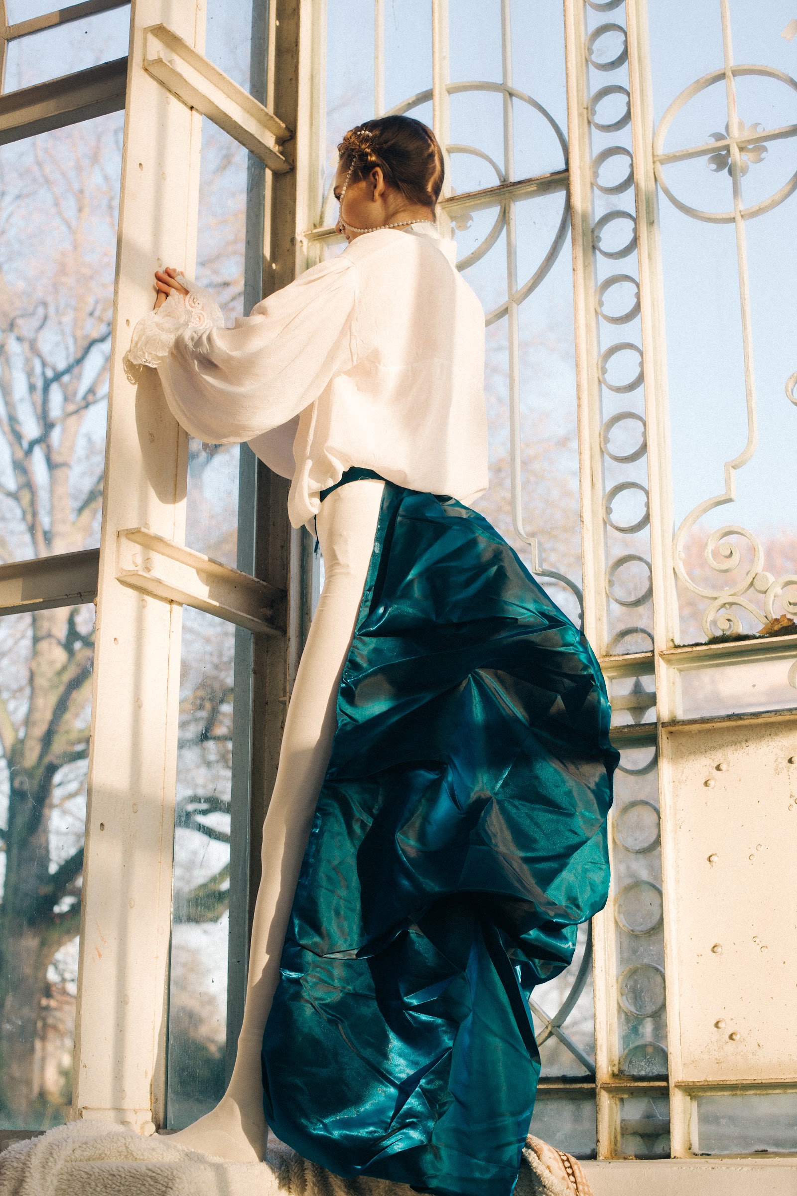 BACK TO VICTORIA AGE — Look 10