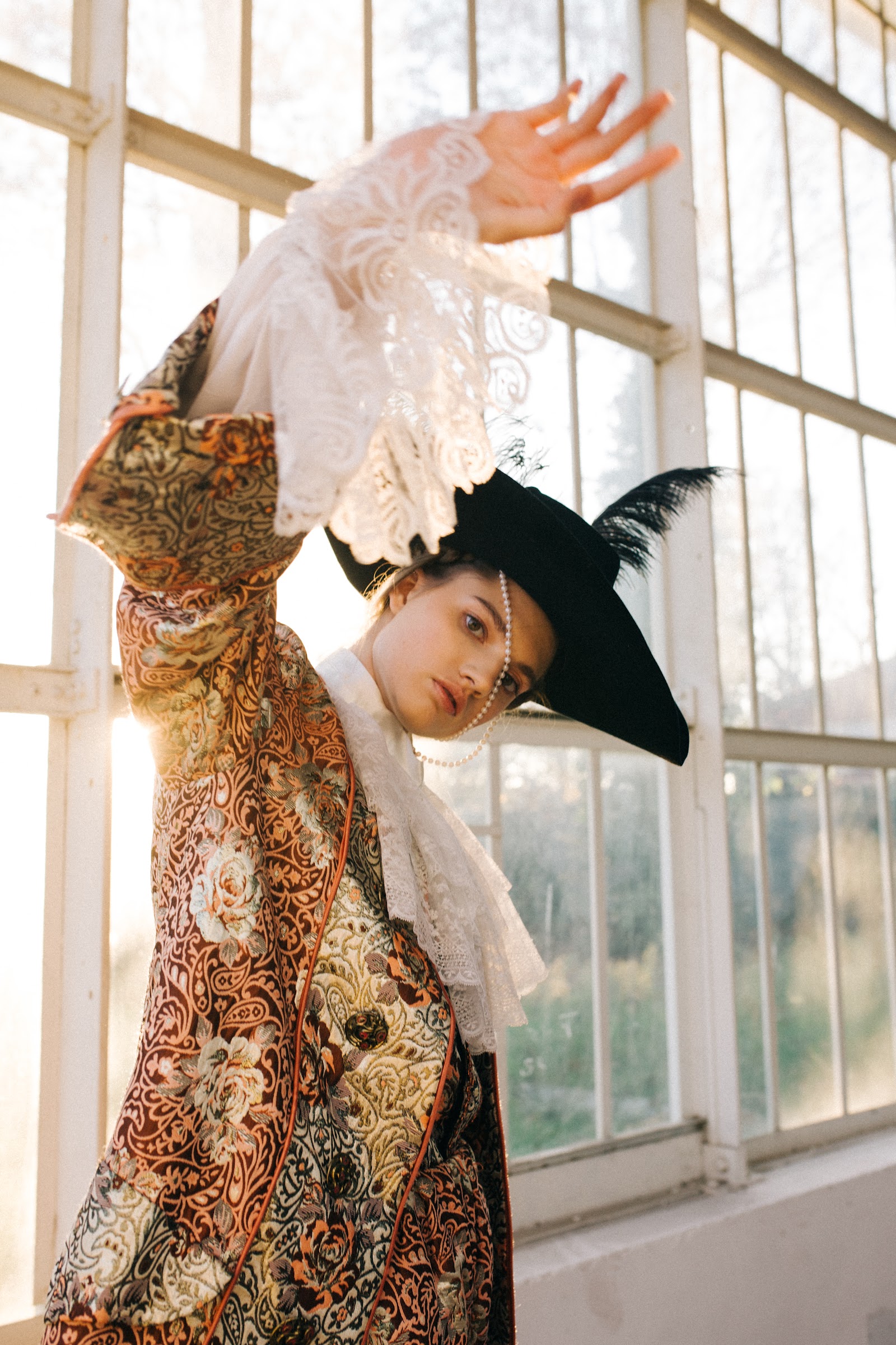 BACK TO VICTORIA AGE — Look 11