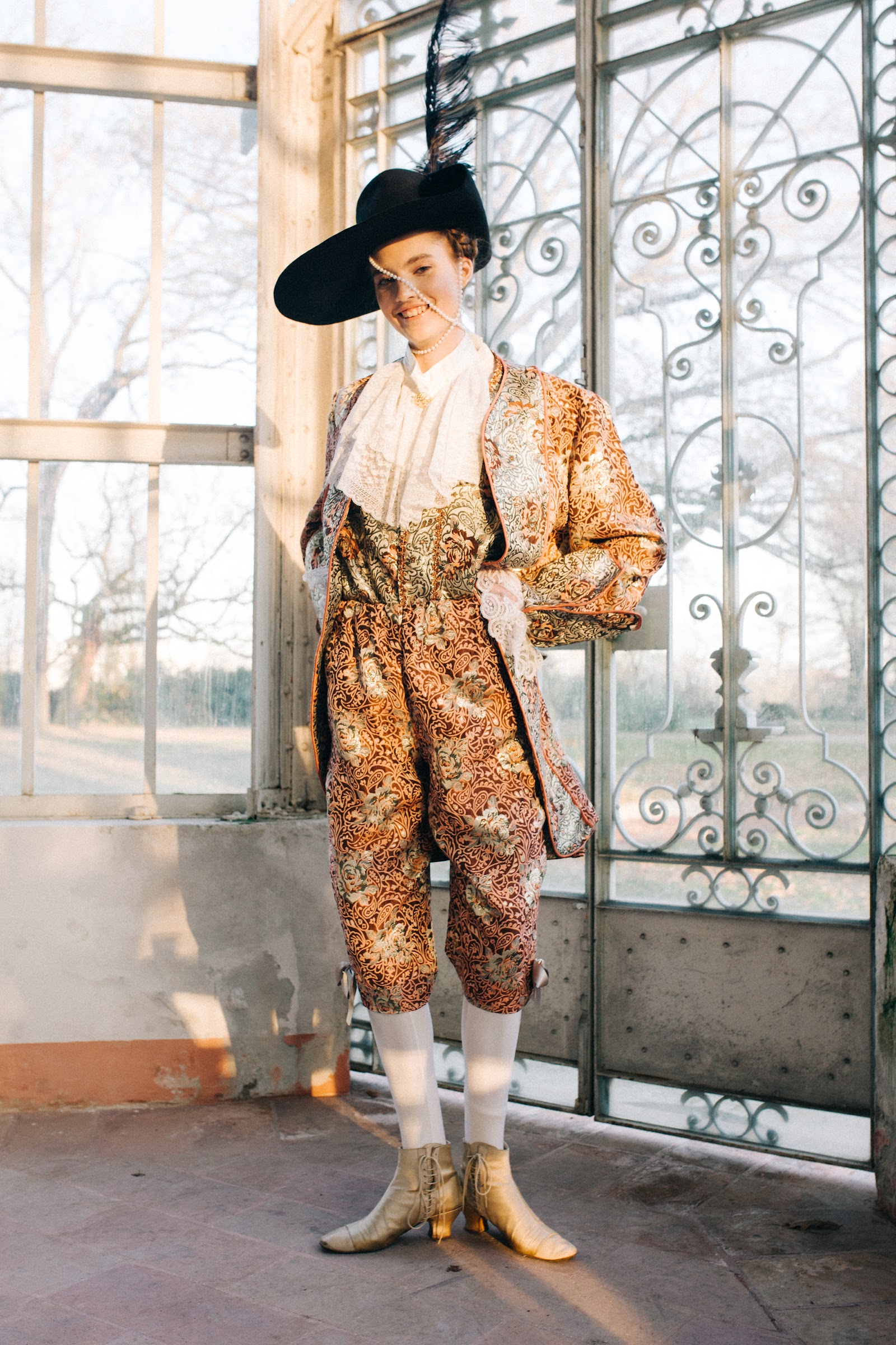 BACK TO VICTORIA AGE — Look 12