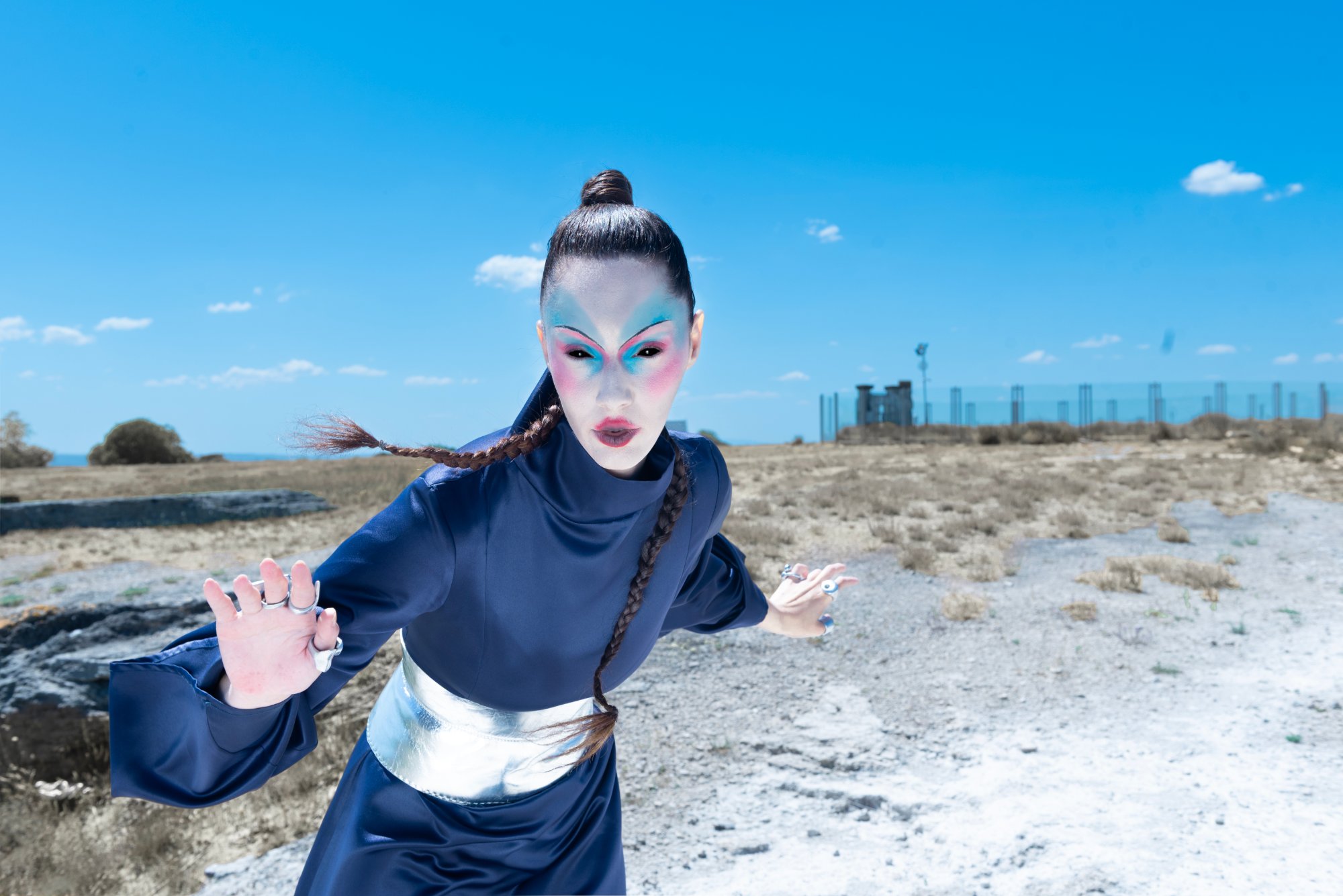 UnWelcome neo queen — Look 12