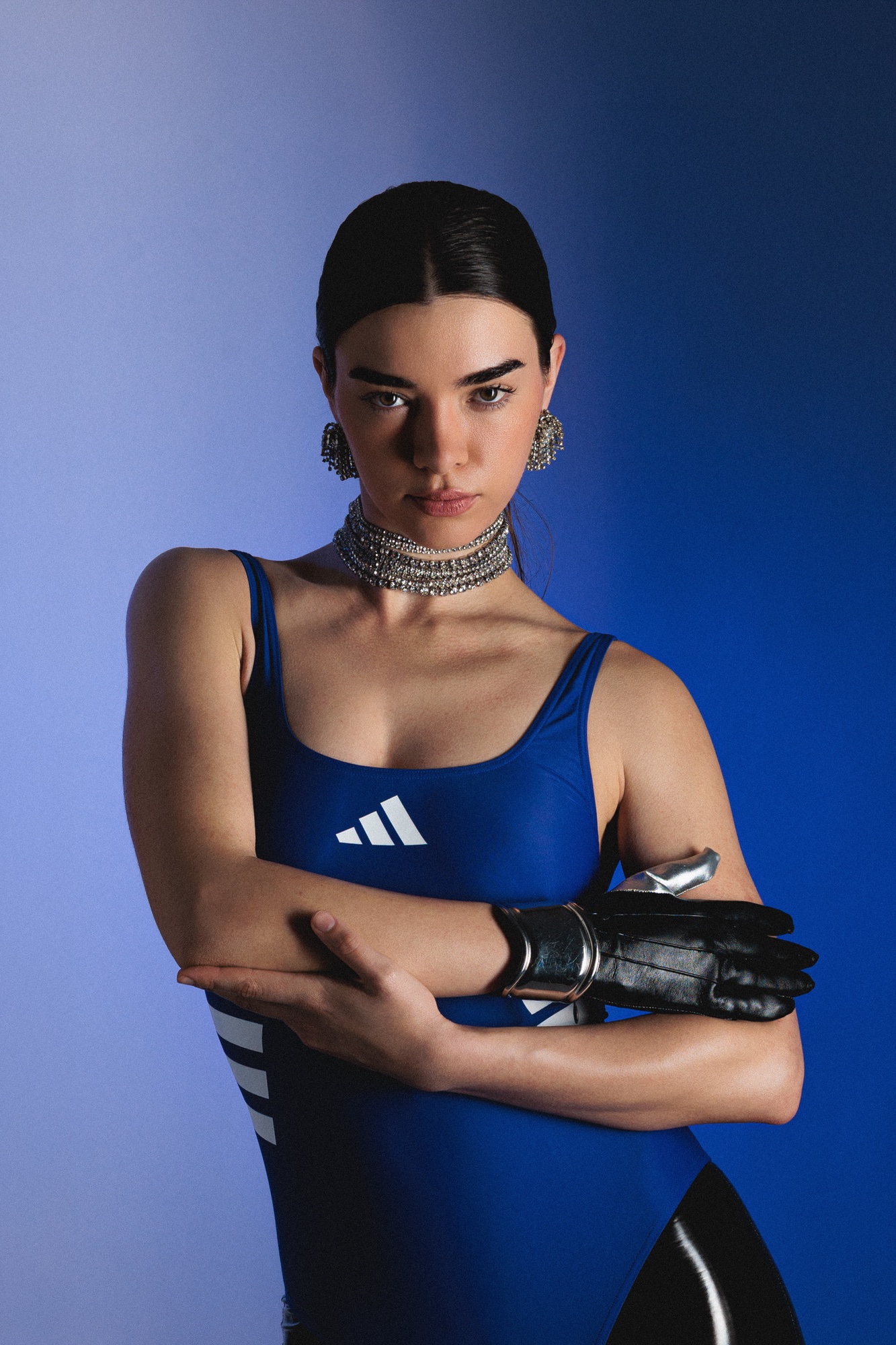 NEO ATHLETE- THE CHROME PULSE — Look 2