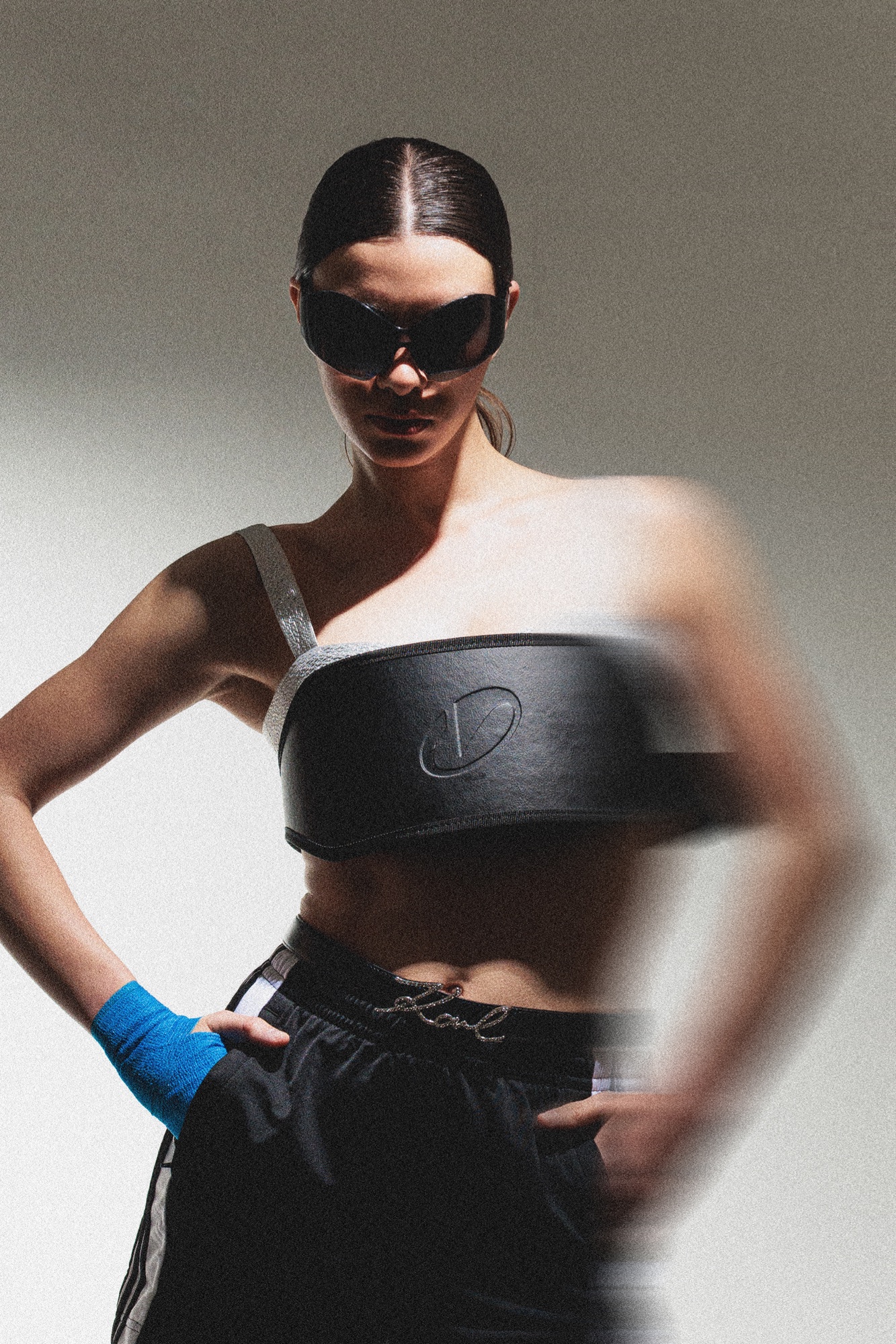 NEO ATHLETE- THE CHROME PULSE — Look 4