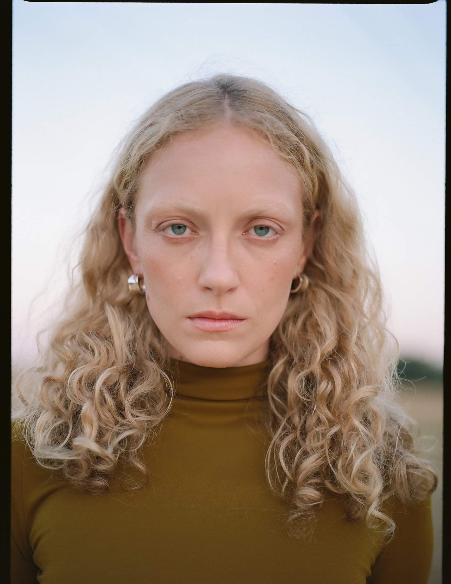 Form Doesnt Need To Shout — Look 9